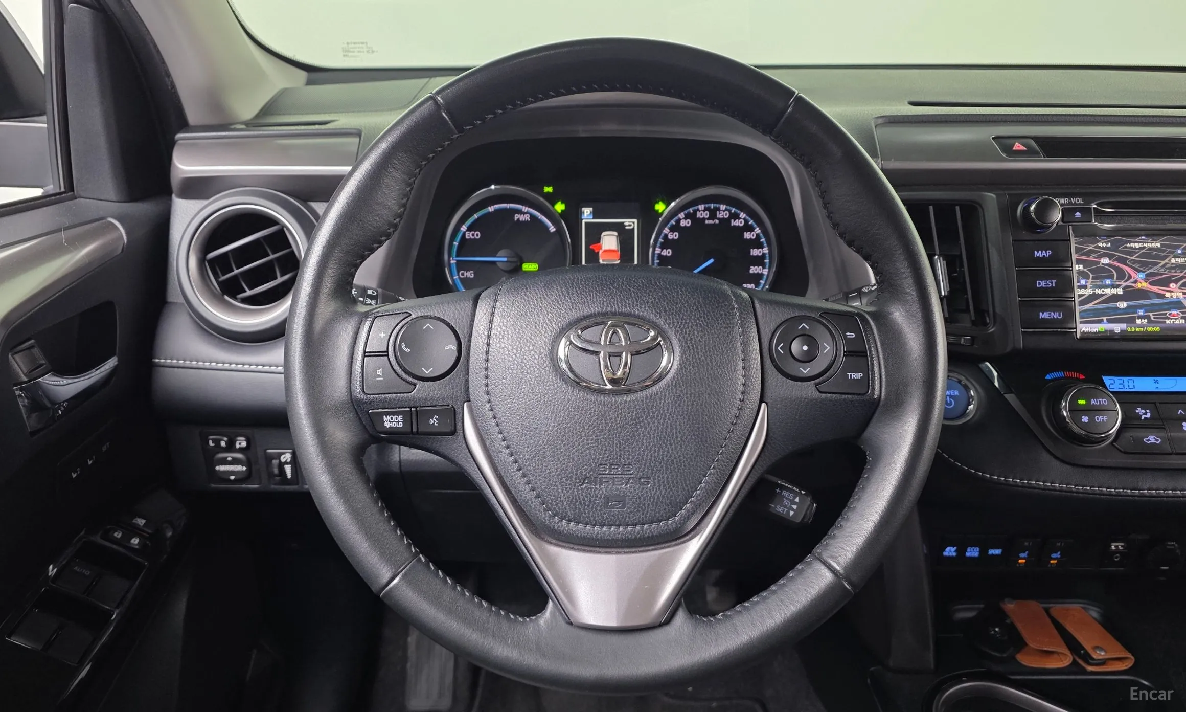 Toyota RAV4 превью 13