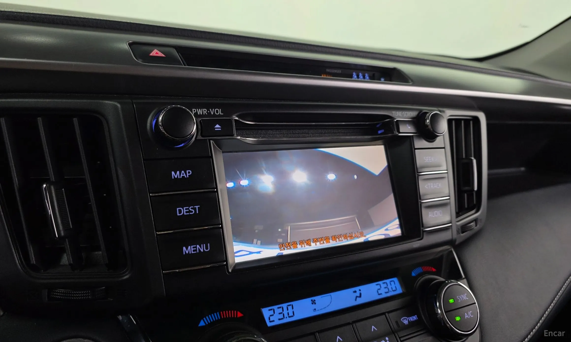 Toyota RAV4 превью 15