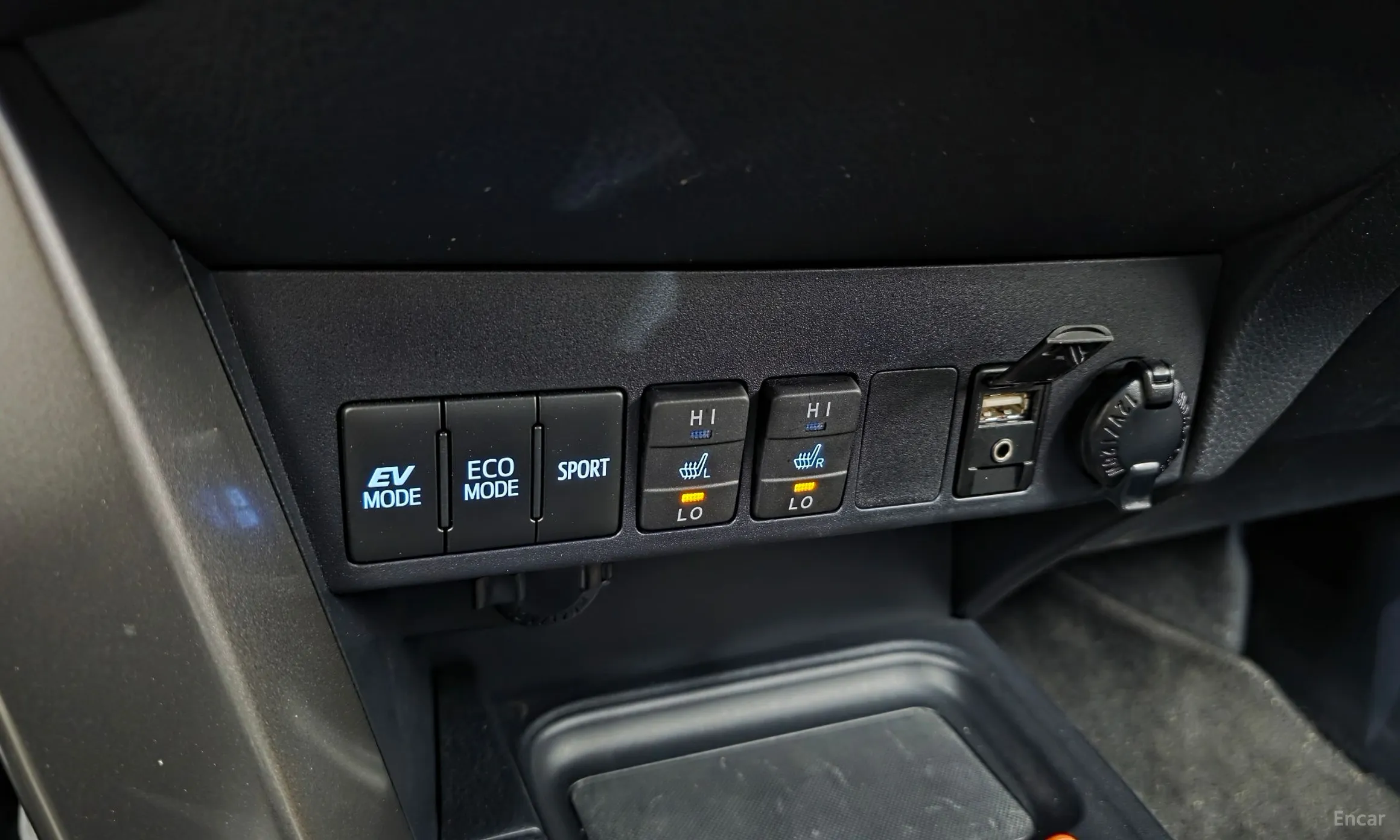 Toyota RAV4 превью 17