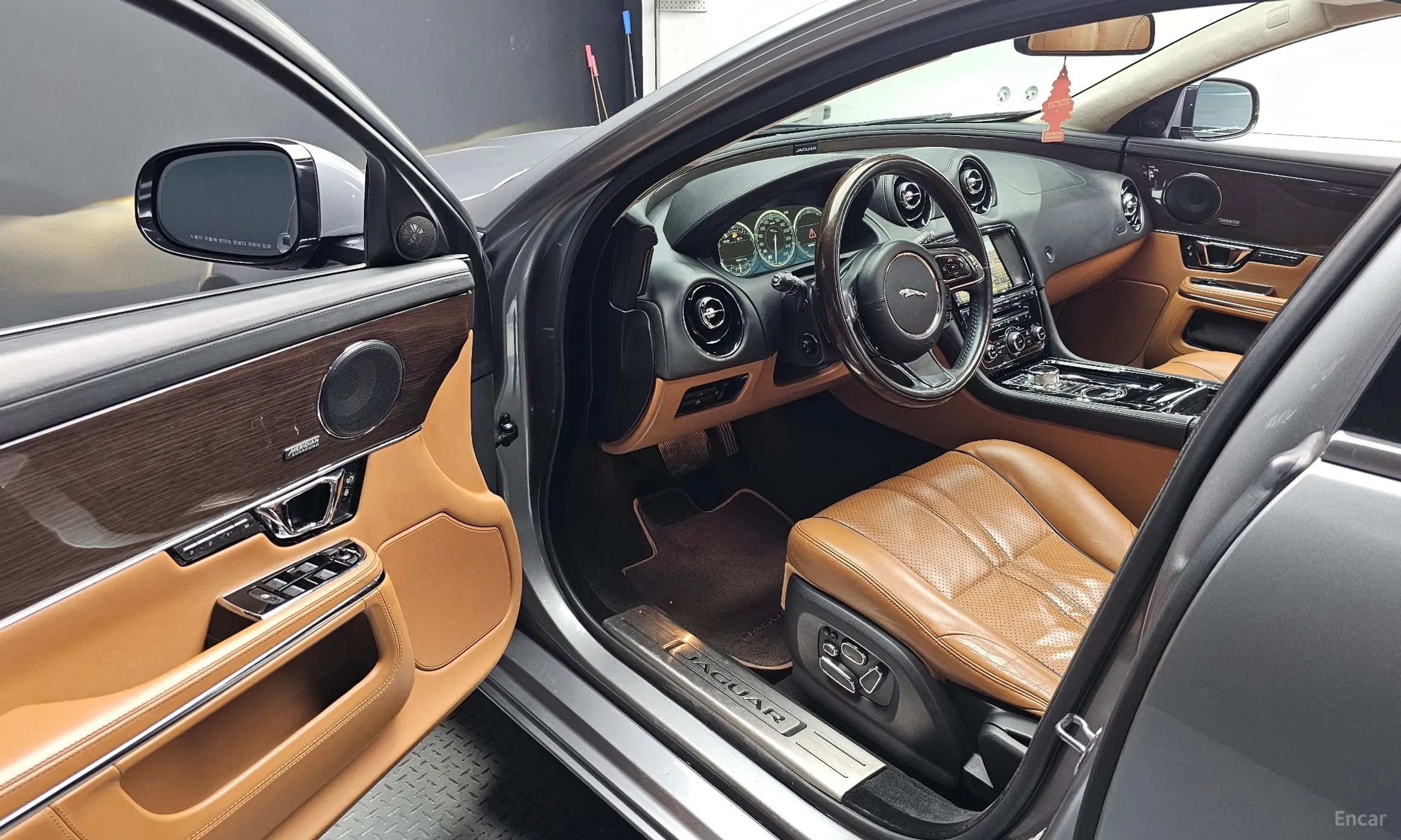Jaguar All New XJ превью 10