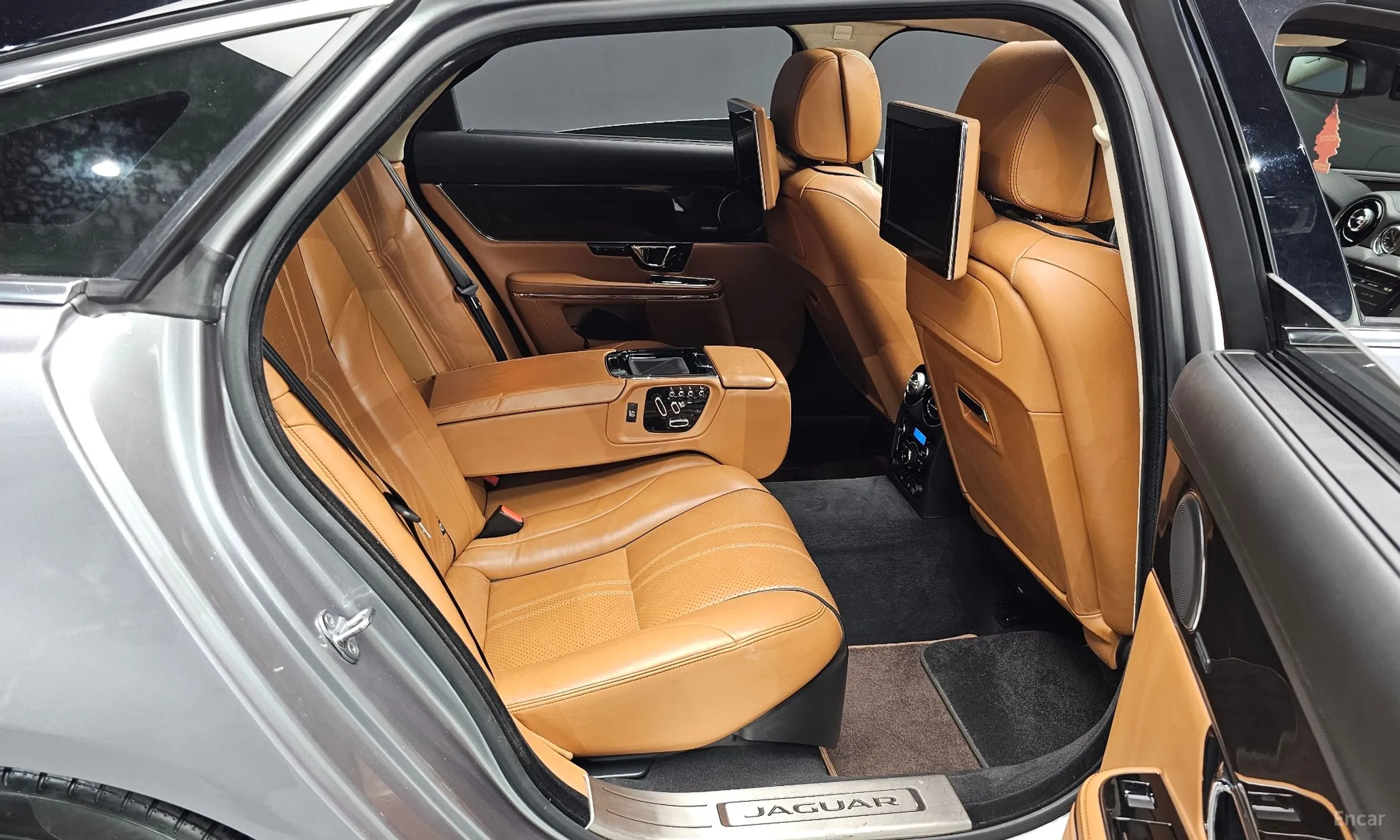 Jaguar All New XJ превью 11
