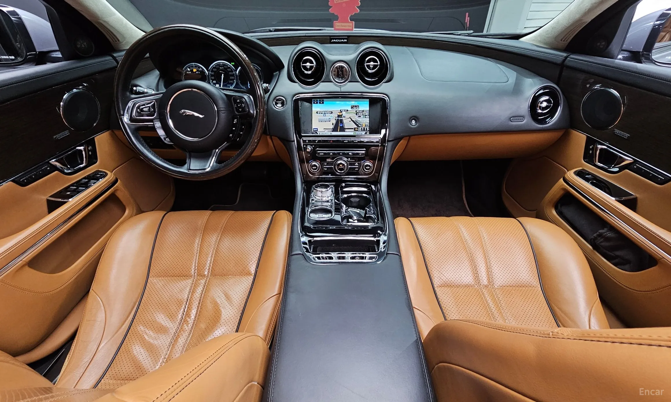 Jaguar All New XJ превью 7