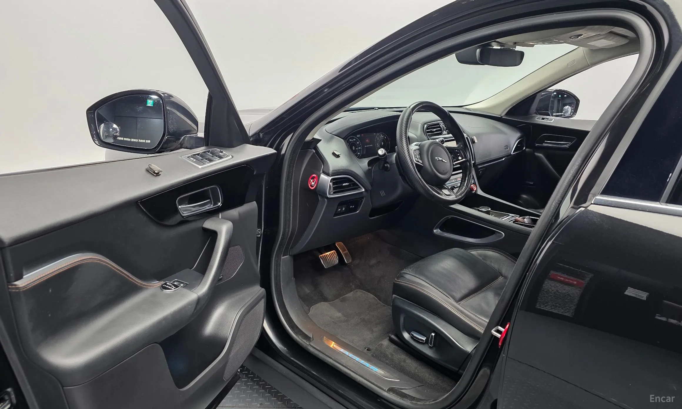 Jaguar F-PACE превью 10