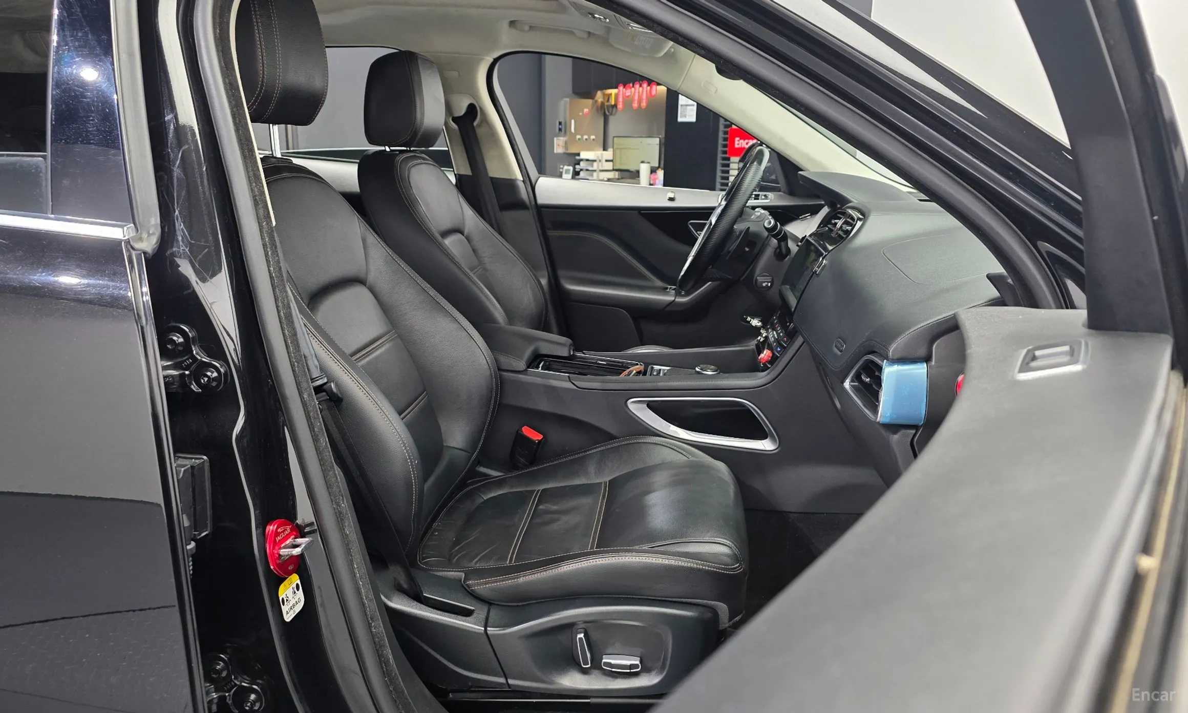 Jaguar F-PACE превью 11