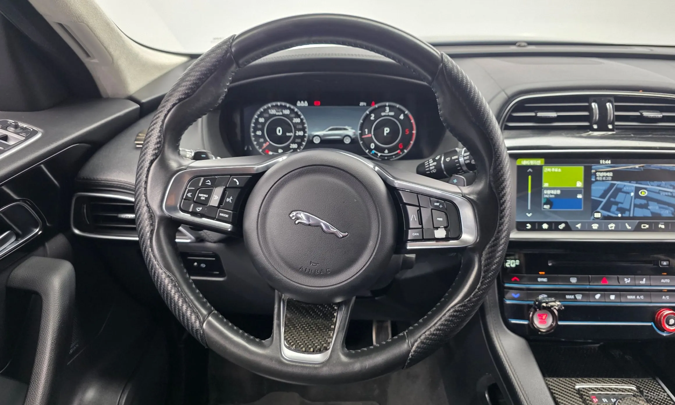 Jaguar F-PACE превью 13