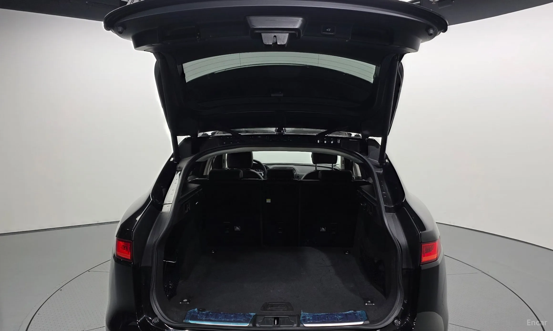 Jaguar F-PACE превью 20