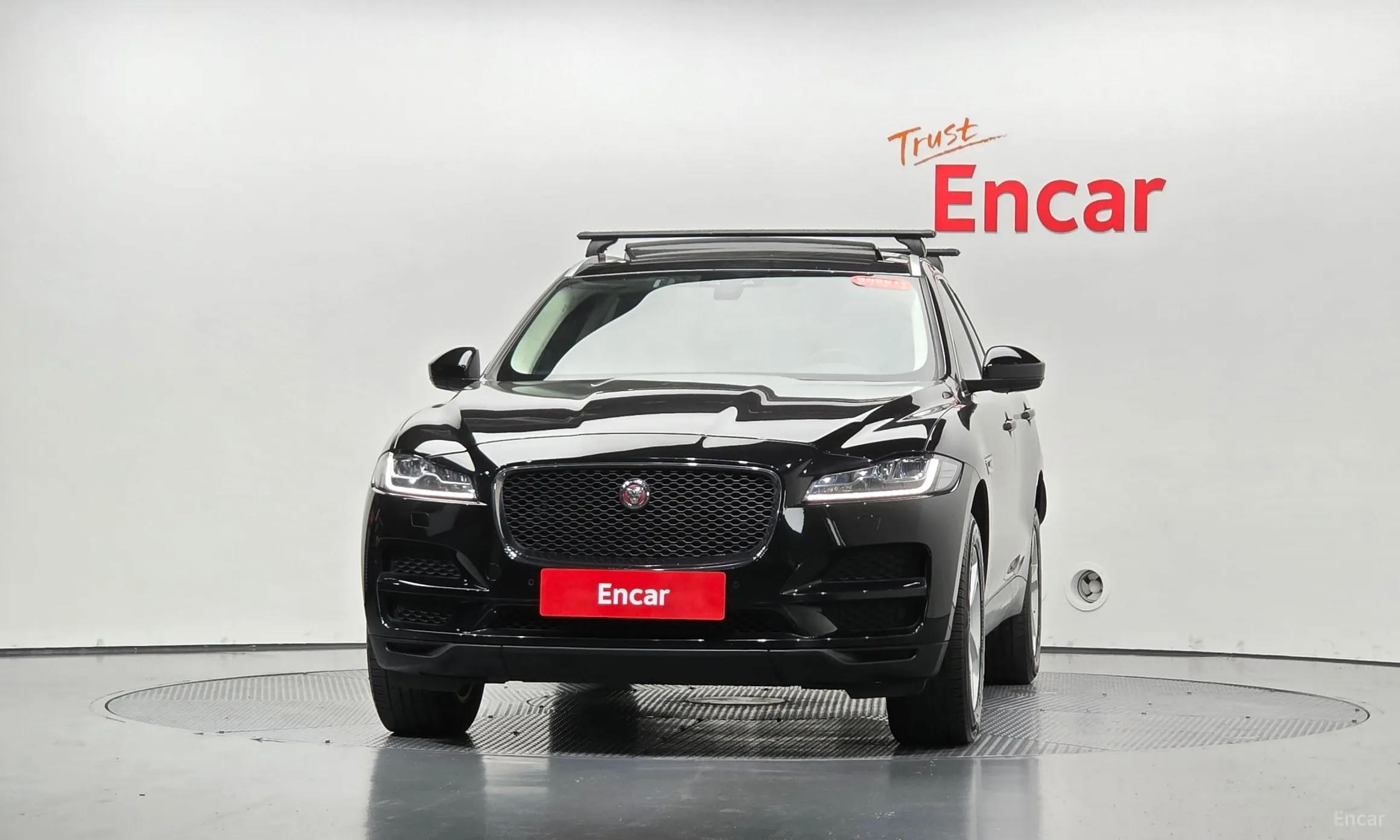 Jaguar F-PACE превью 3