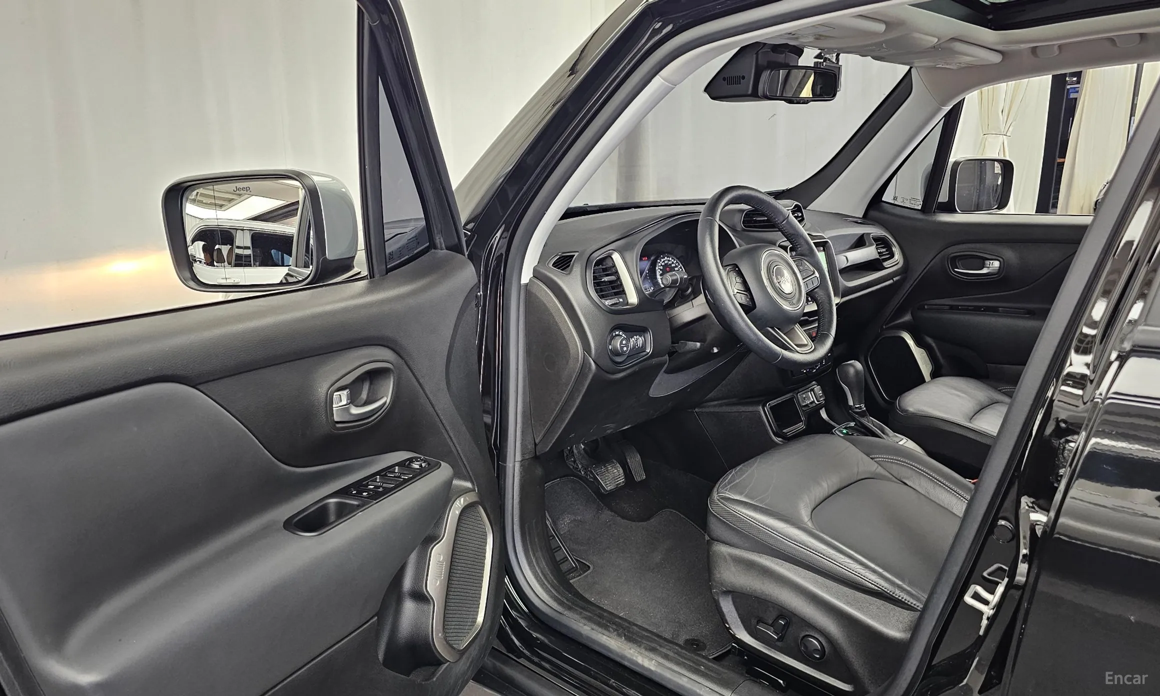 Jeep Renegade превью 10