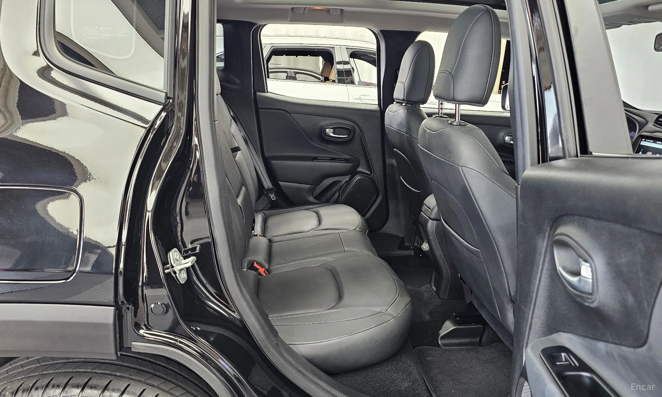 Jeep Renegade превью 12