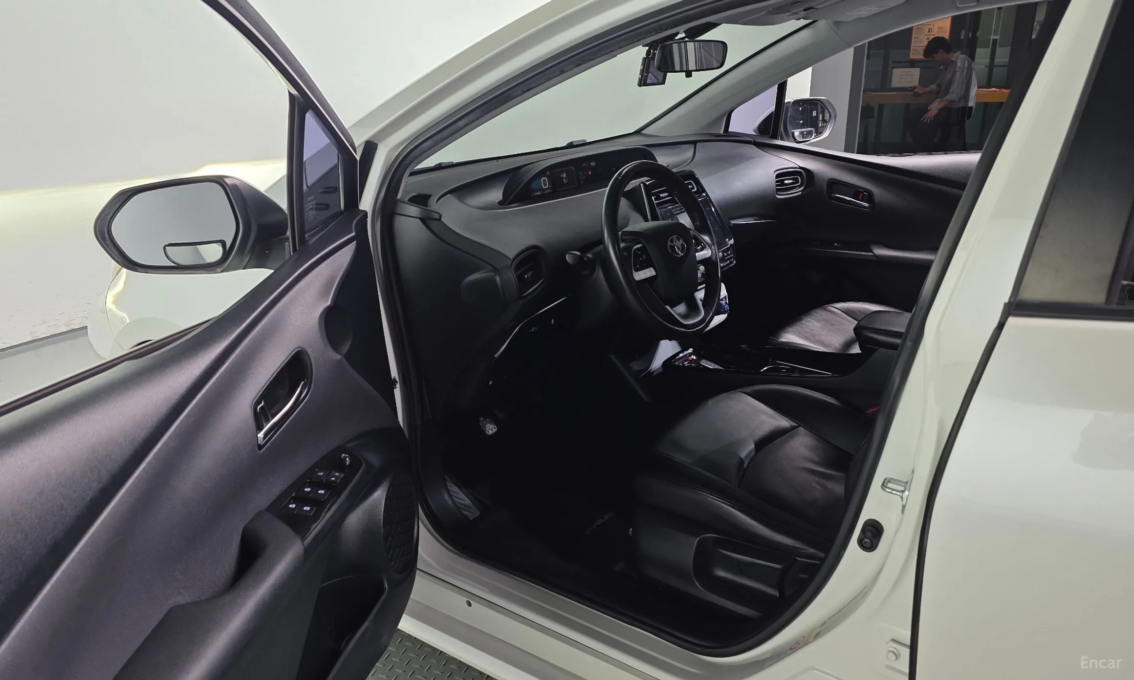 Toyota Prius 4th Generation превью 10