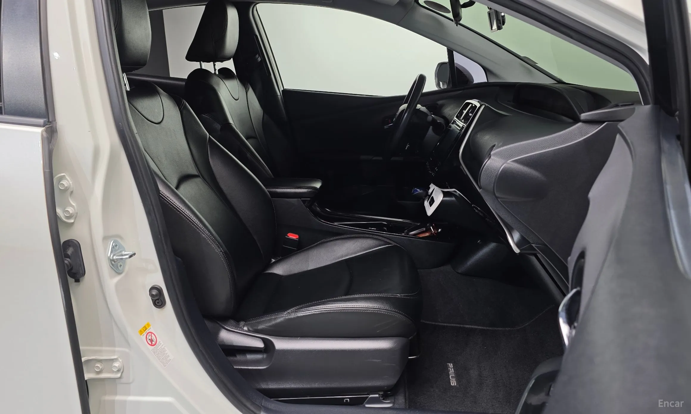 Toyota Prius 4th Generation превью 11