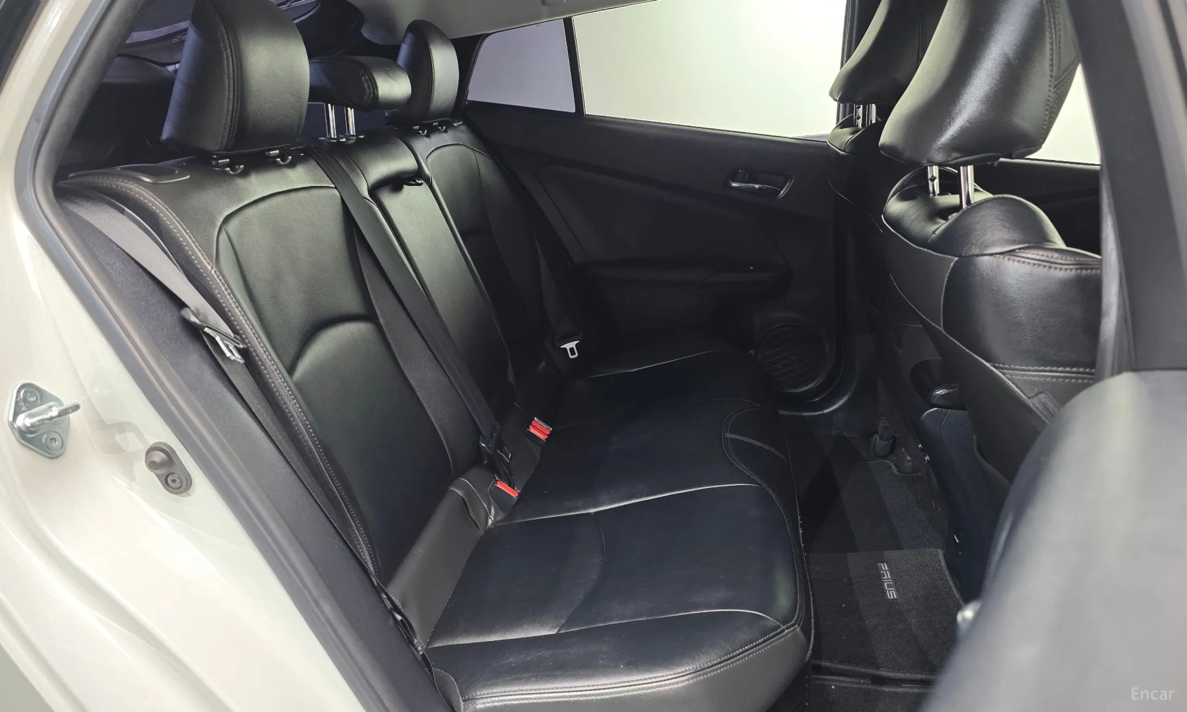 Toyota Prius 4th Generation превью 12