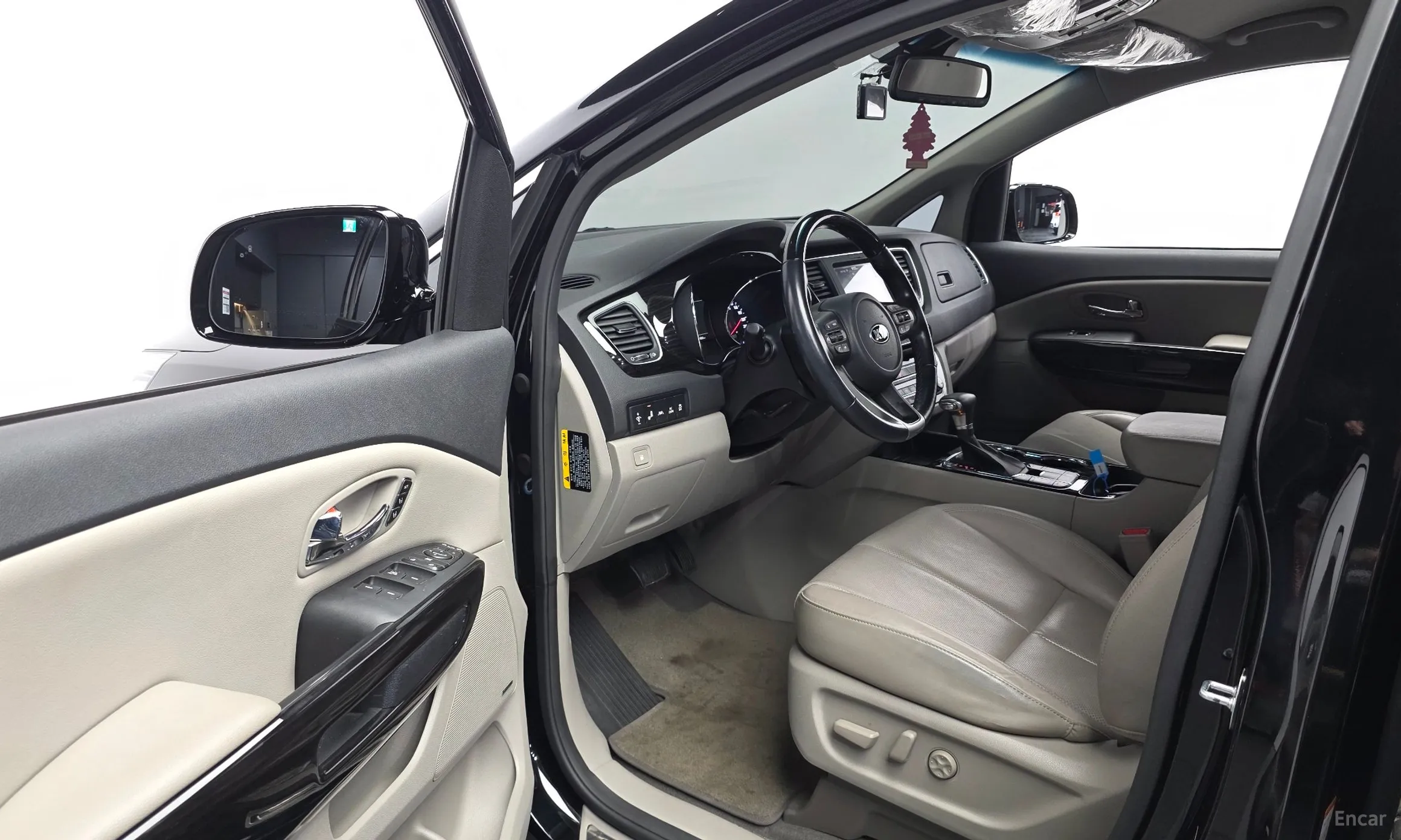 Kia Carnival превью 10