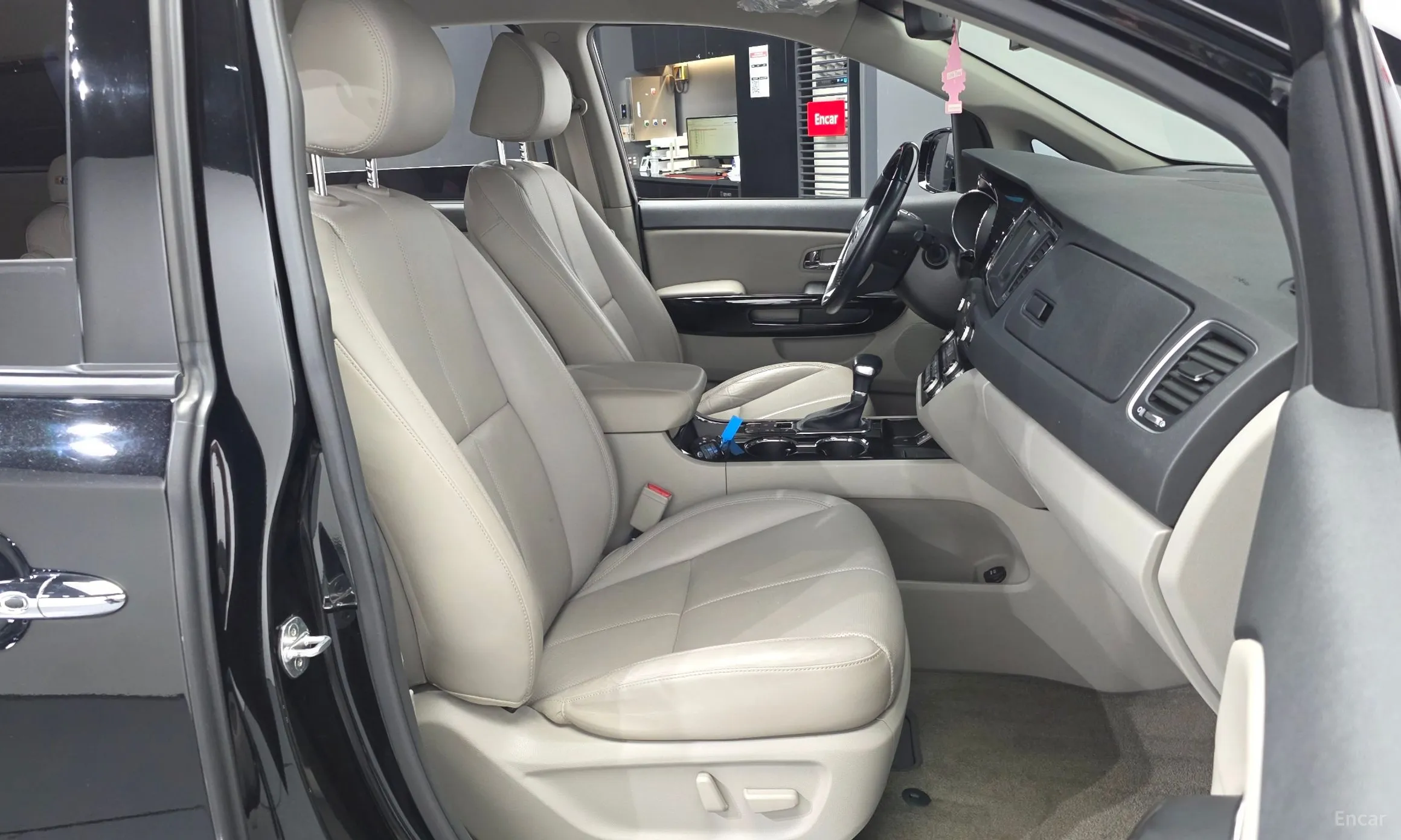 Kia Carnival превью 11