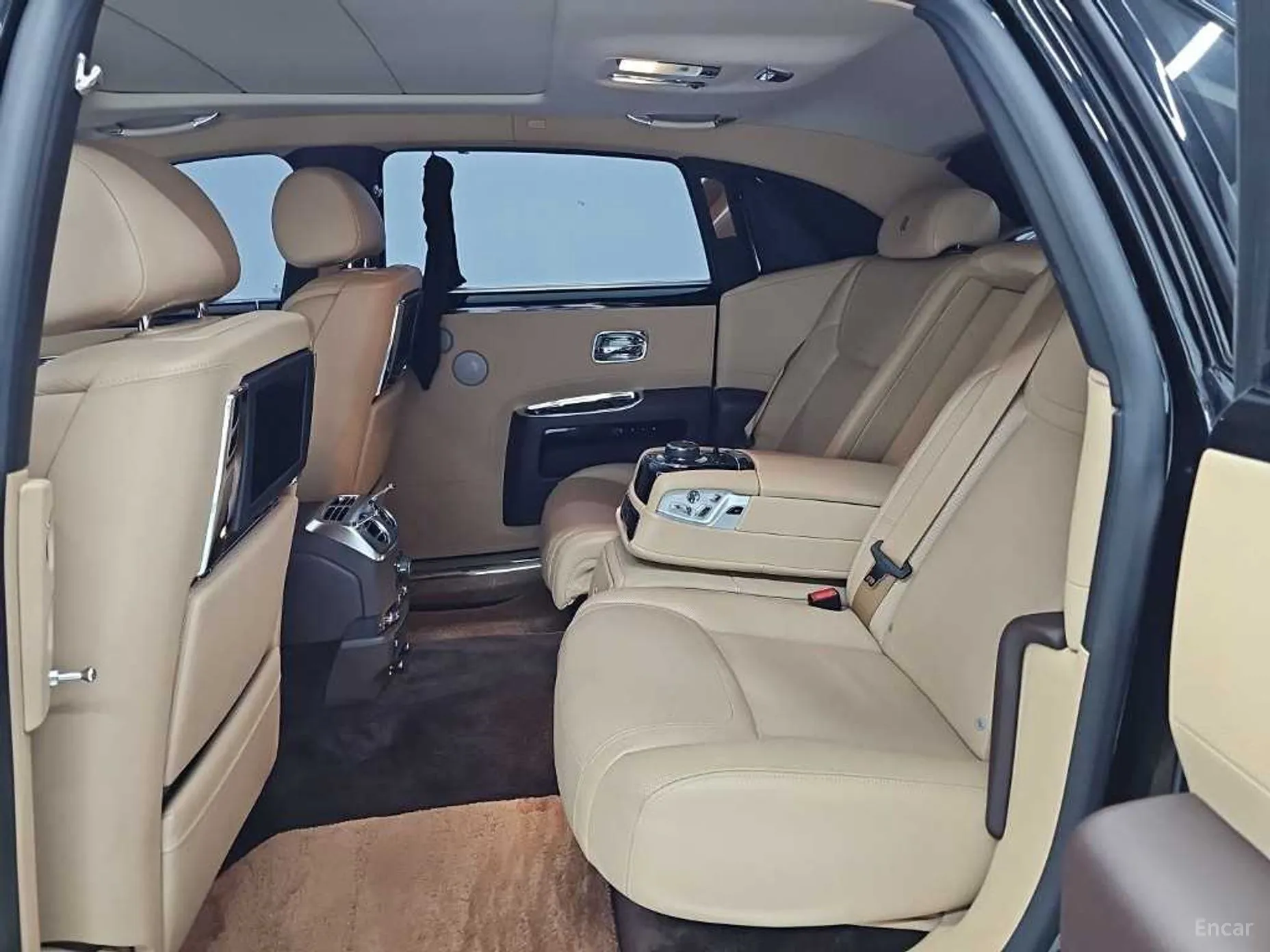 Rolls-Royce Ghost превью 10