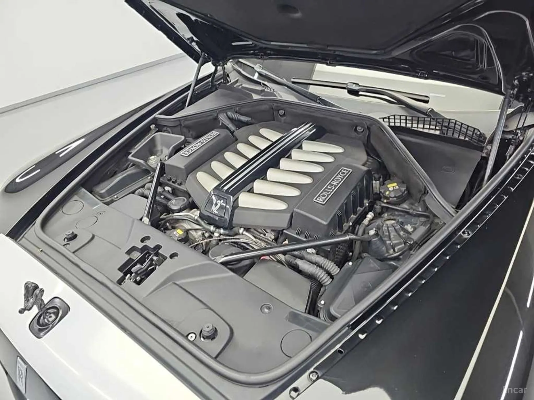 Rolls-Royce Ghost превью 3