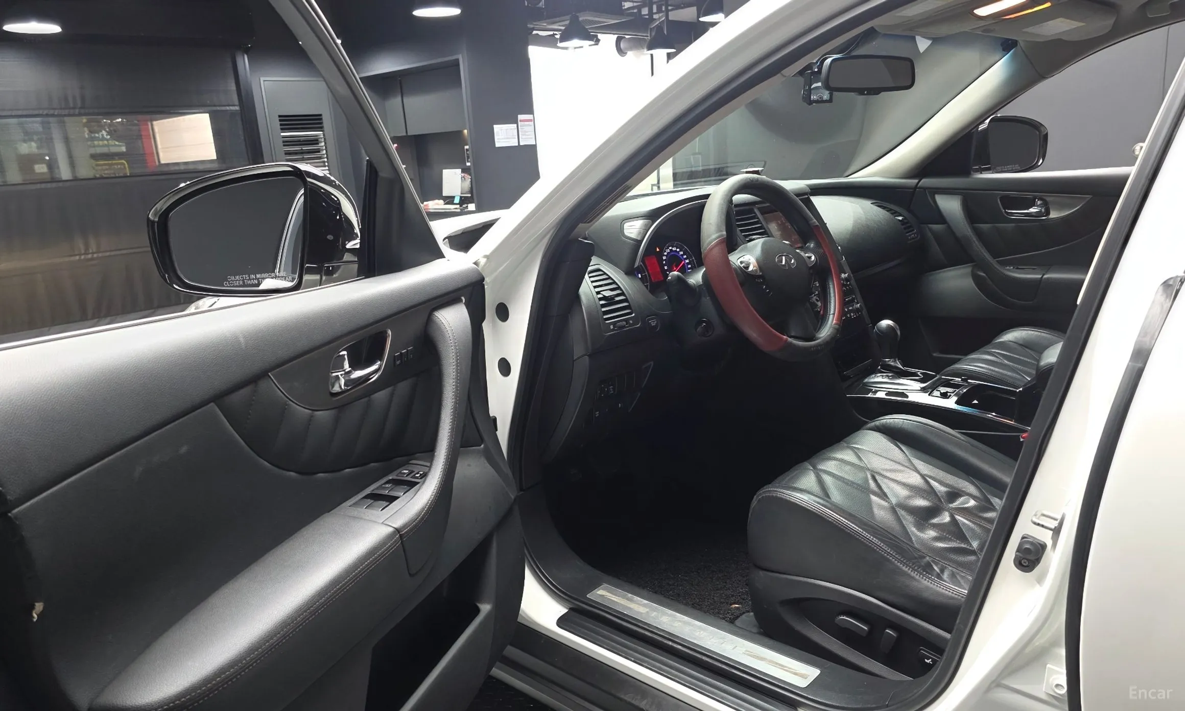 Infiniti FX35 превью 10