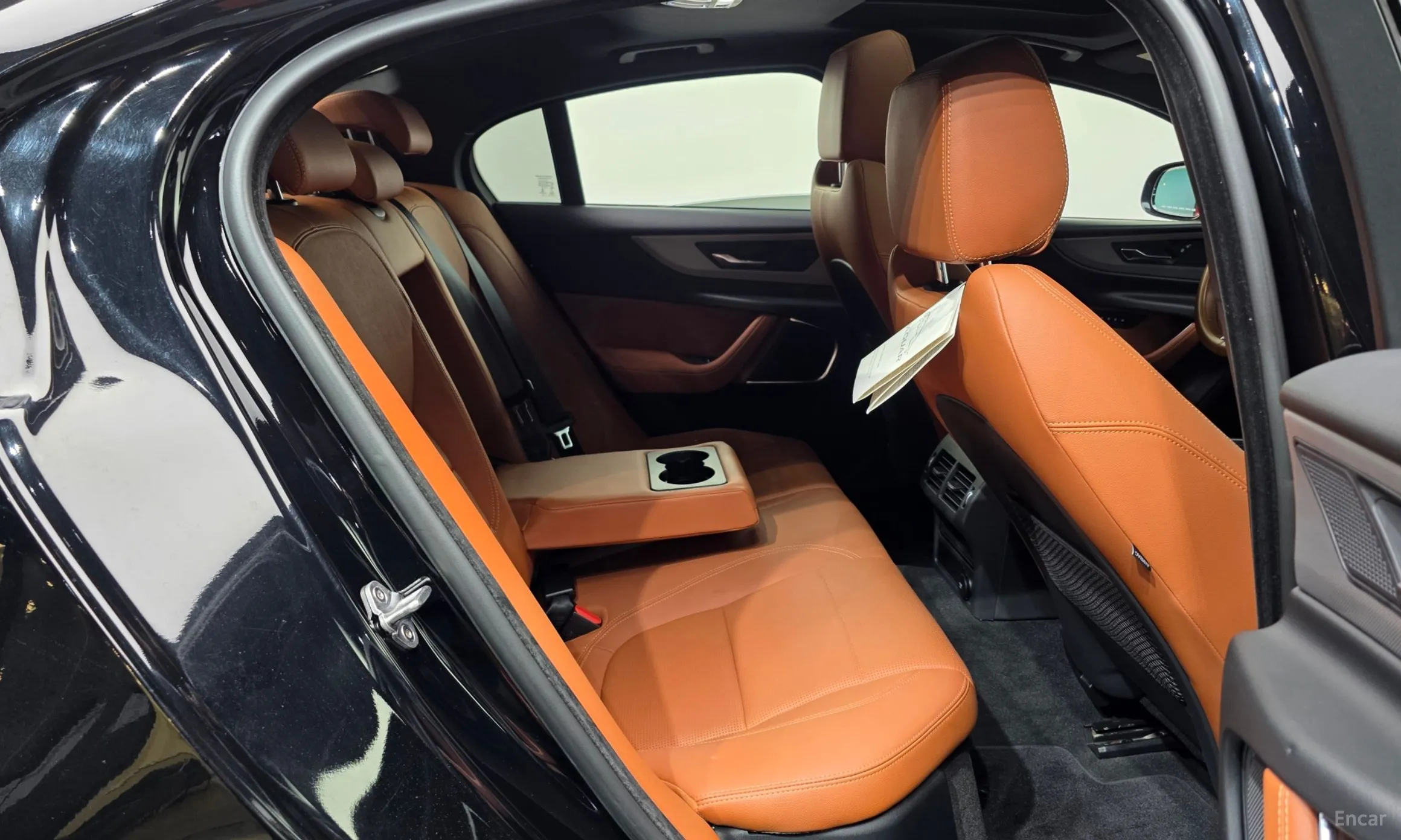 Jaguar XE превью 12