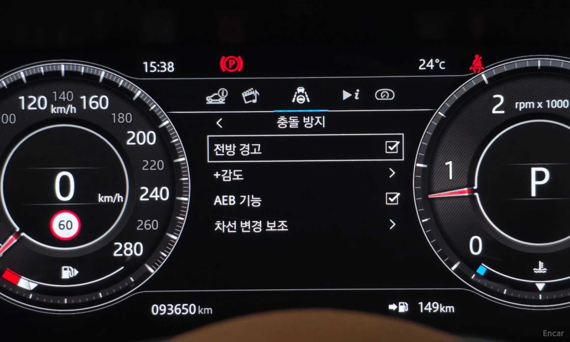 Jaguar XE превью 16