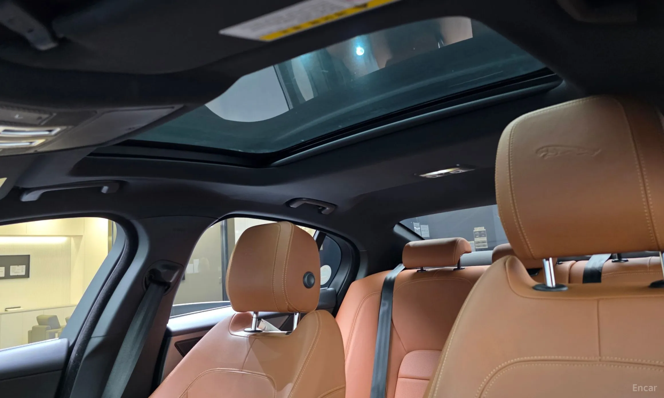 Jaguar XE превью 18