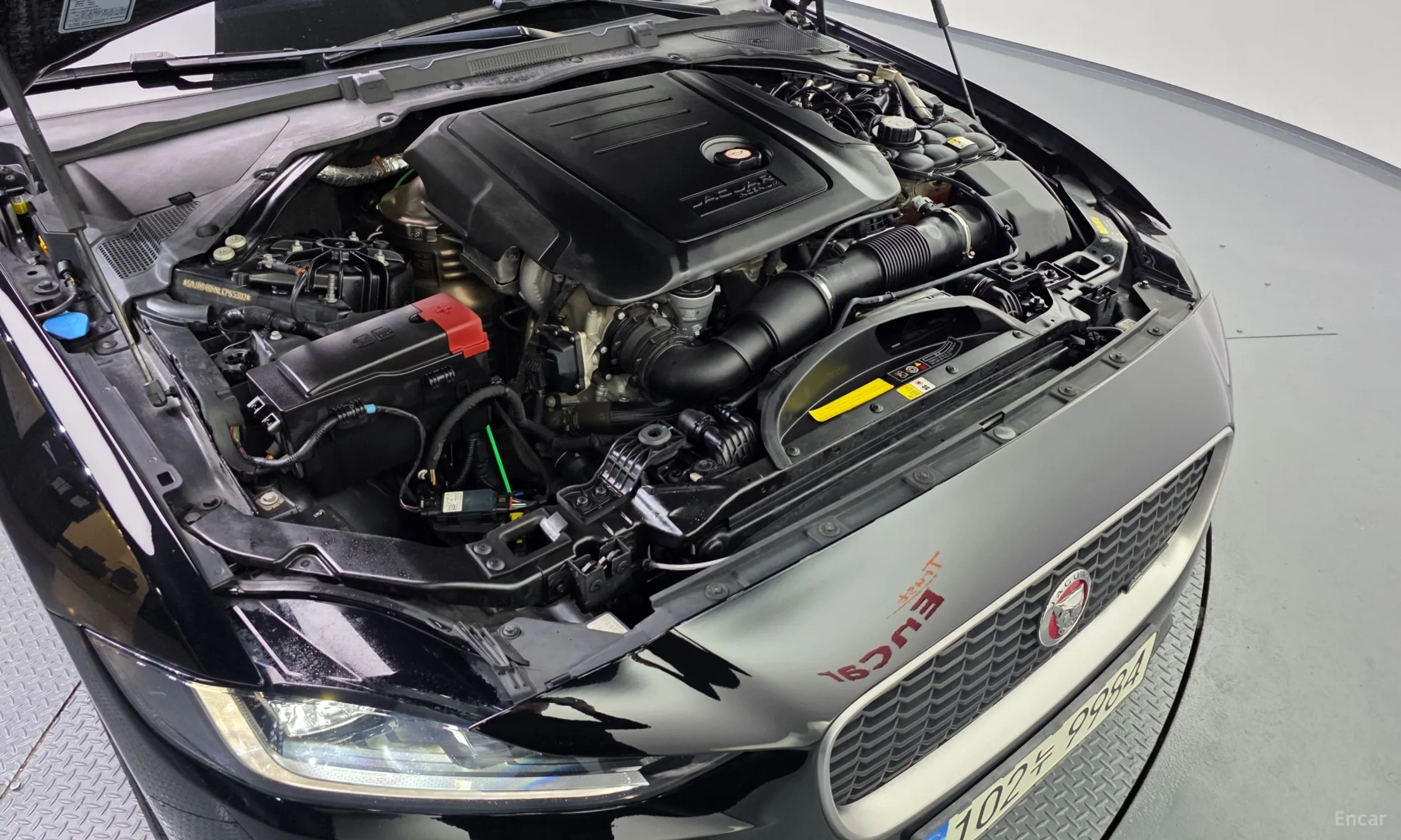 Jaguar XE превью 6
