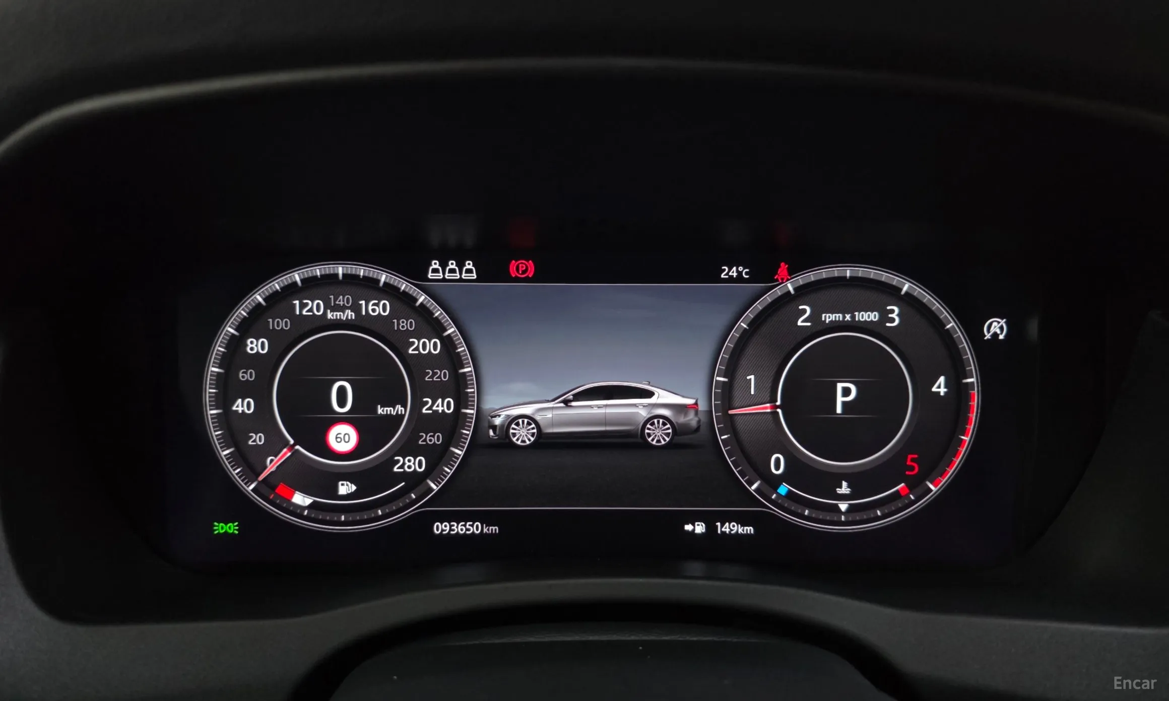 Jaguar XE превью 8
