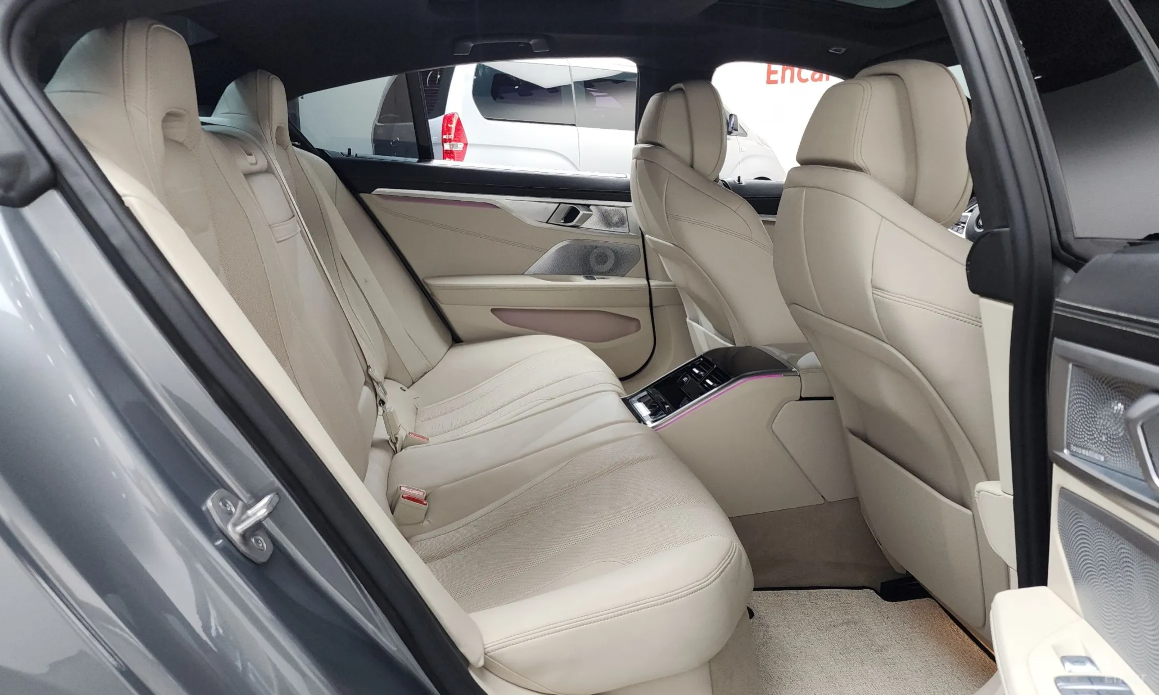 BMW 8-series (G15) превью 11