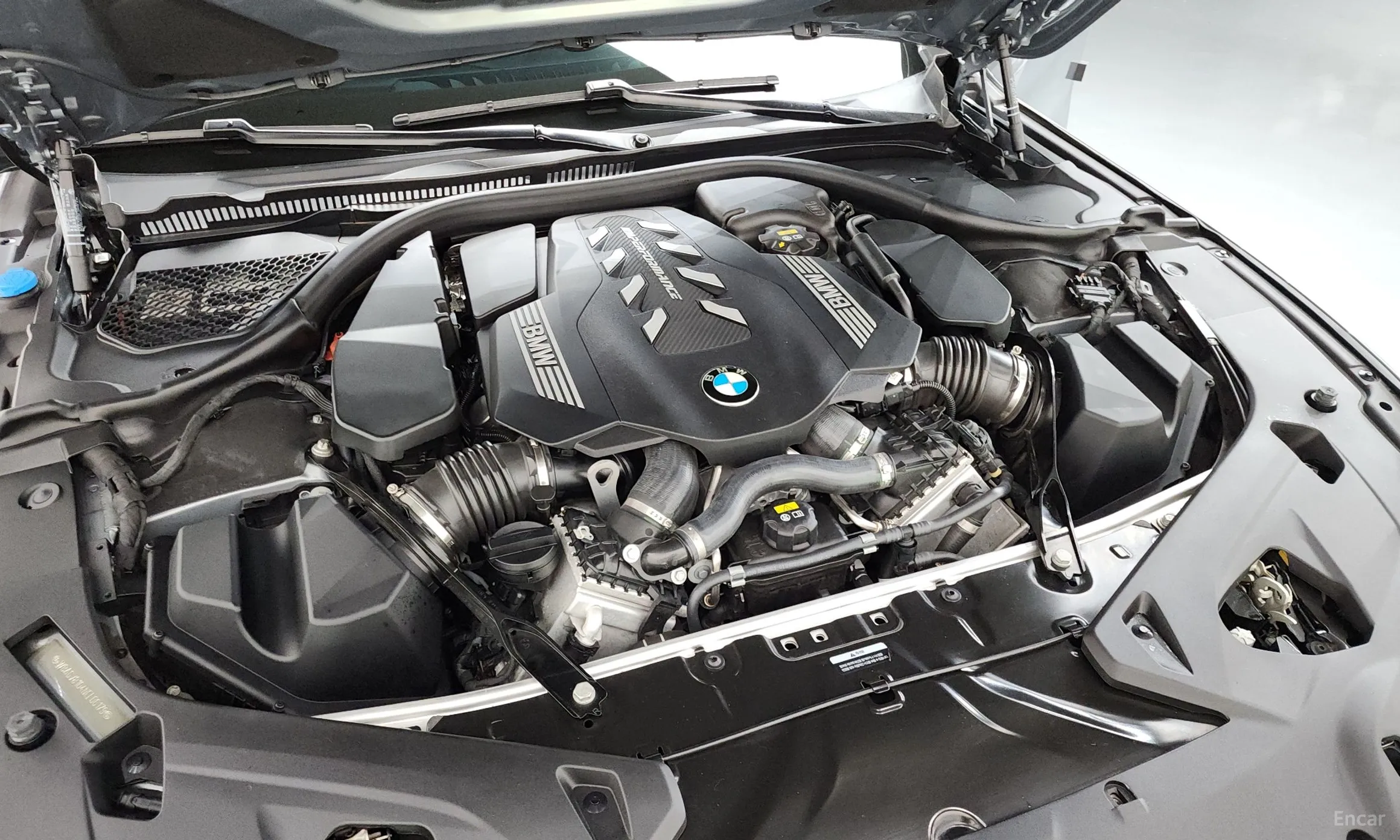 BMW 8-series (G15) превью 6