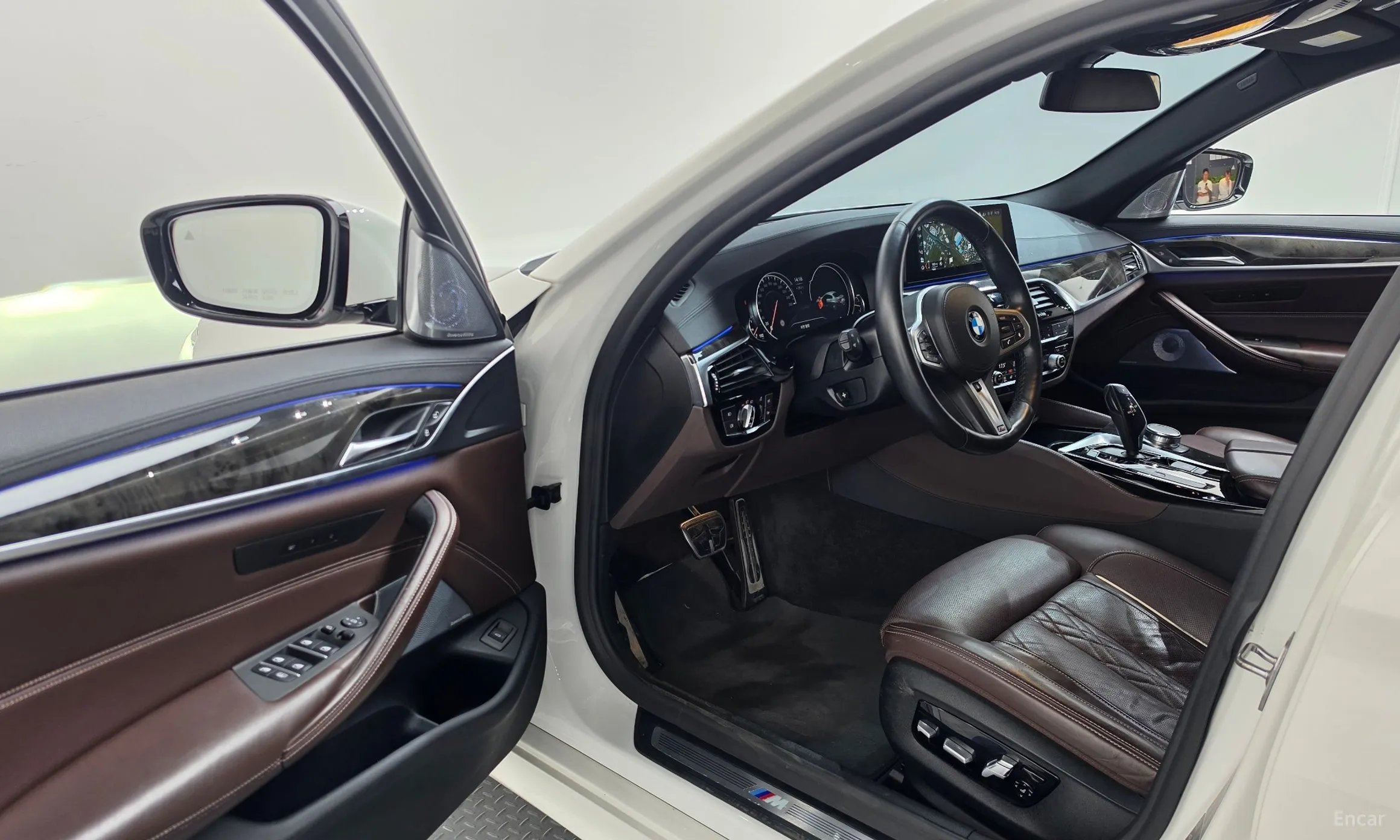 BMW 5 Series (G30) превью 10