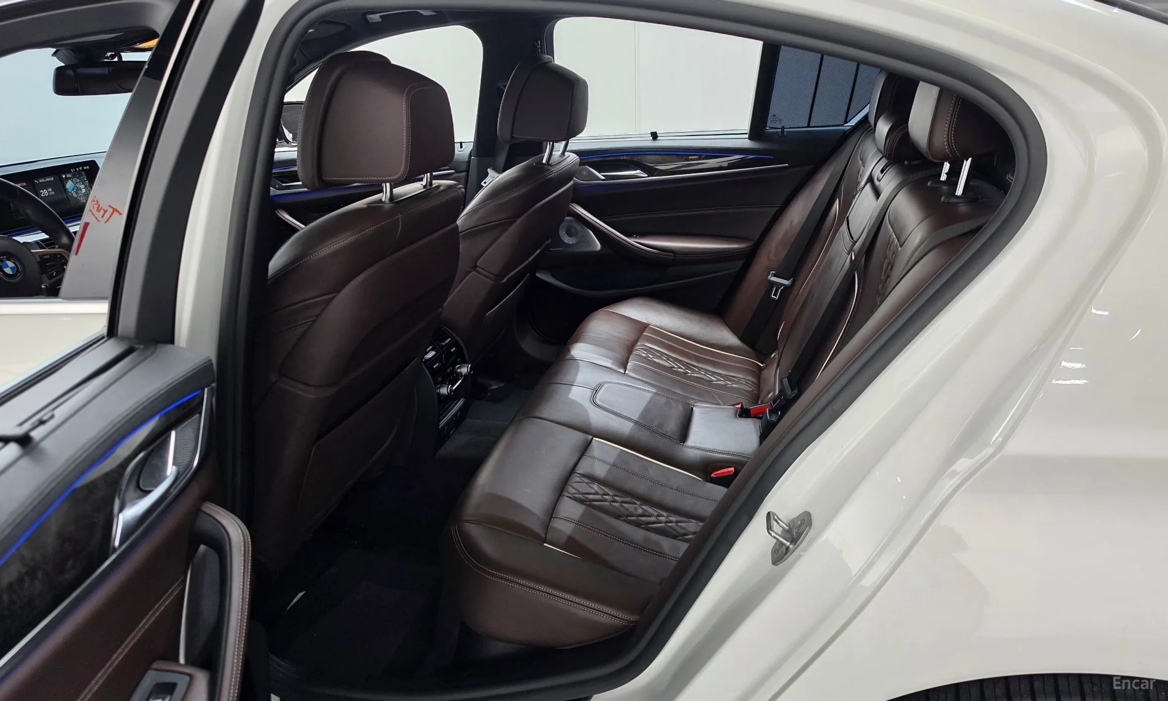 BMW 5 Series (G30) превью 11