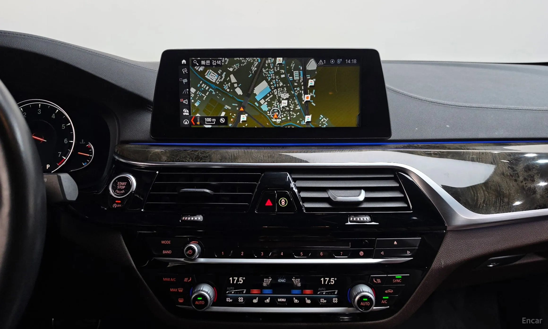 BMW 5 Series (G30) превью 13