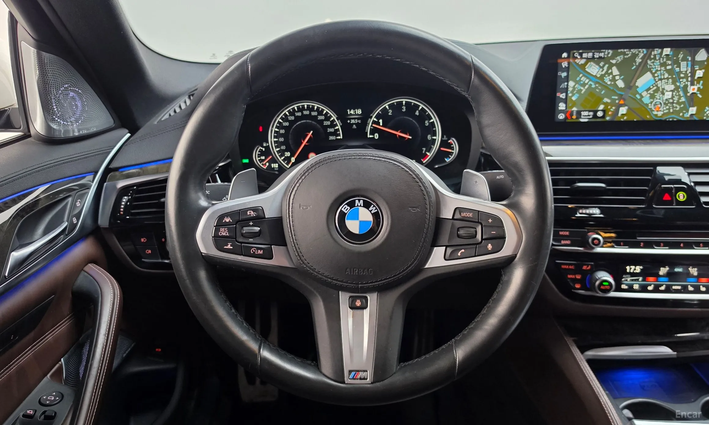 BMW 5 Series (G30) превью 14