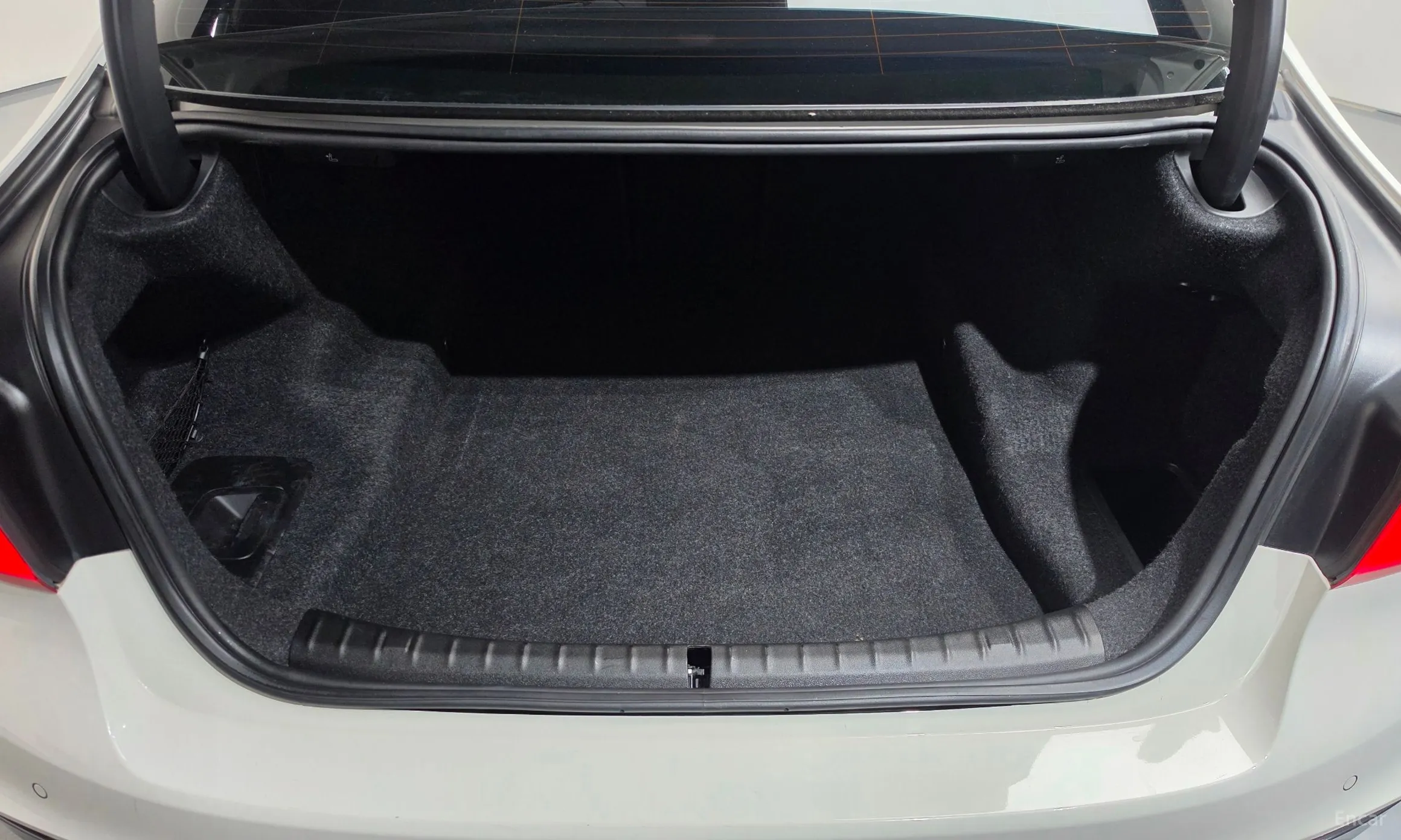 BMW 5 Series (G30) превью 18