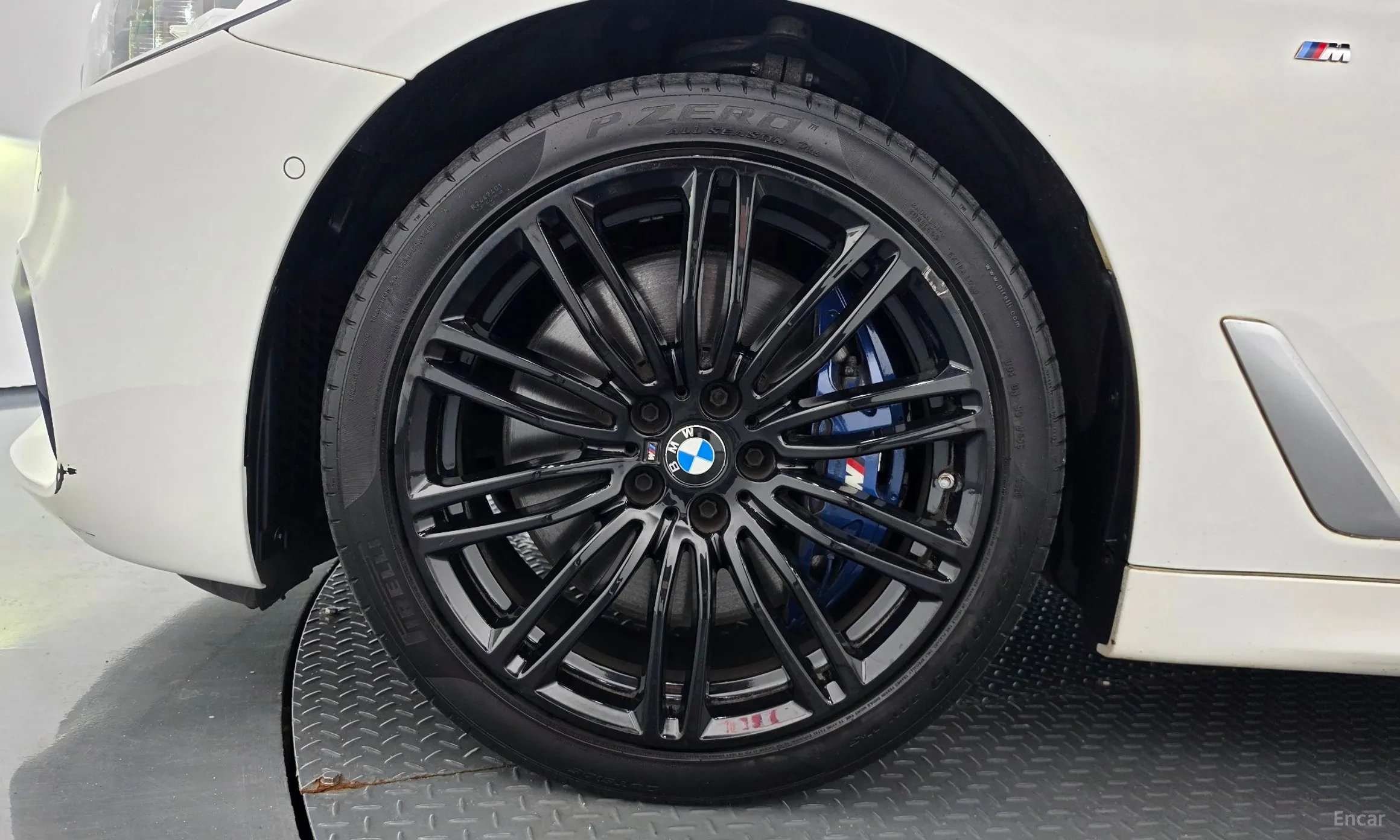 BMW 5 Series (G30) превью 5