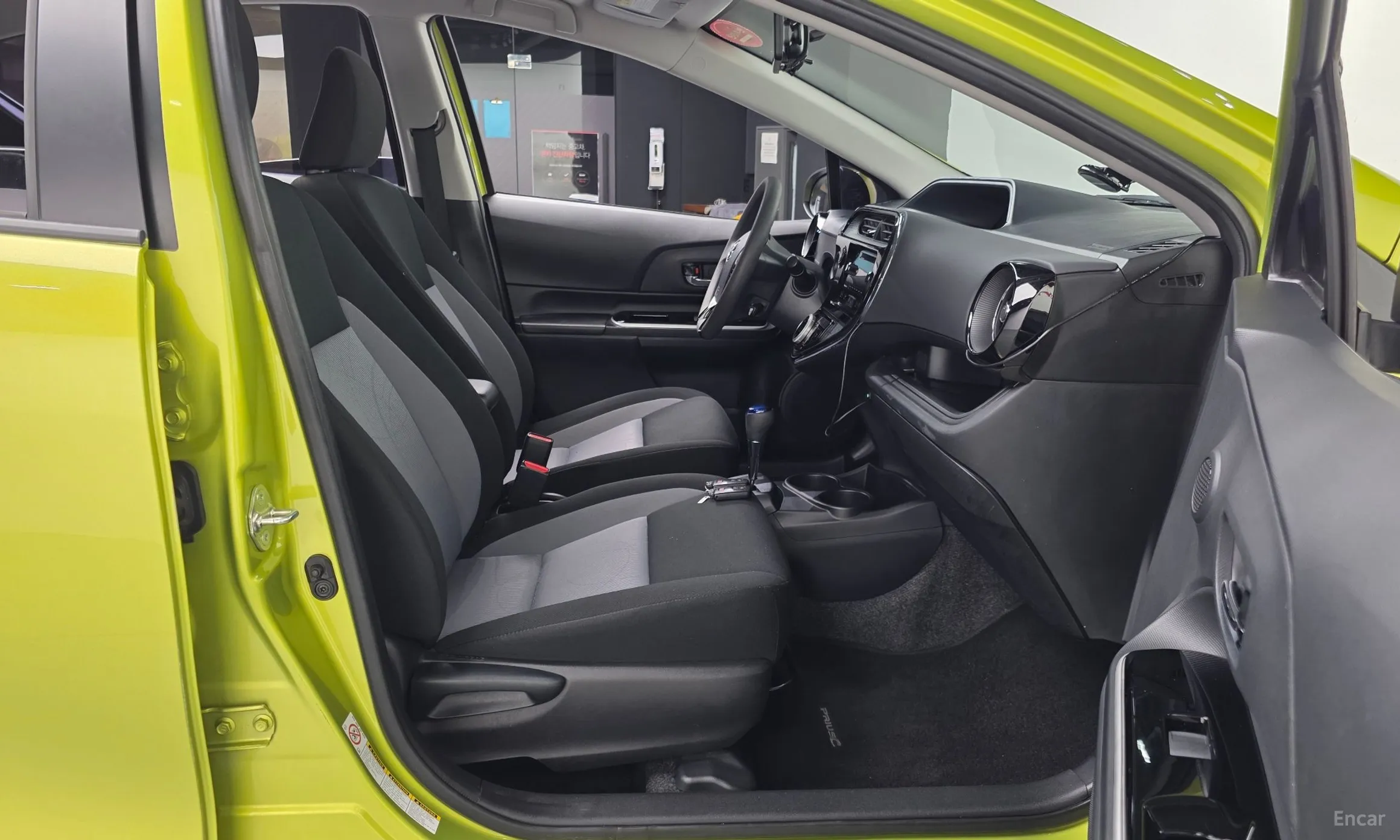 Toyota Prius C превью 11