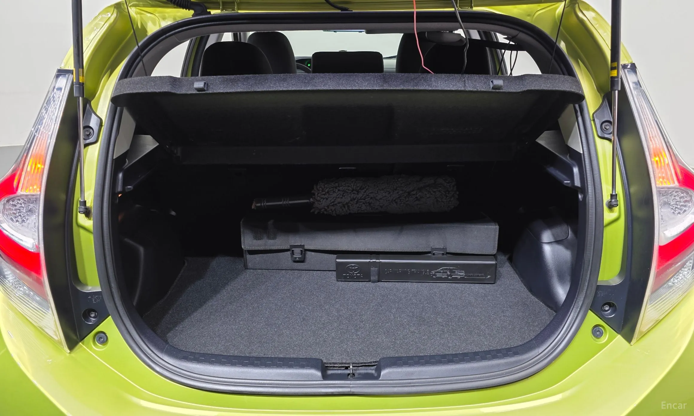 Toyota Prius C превью 20