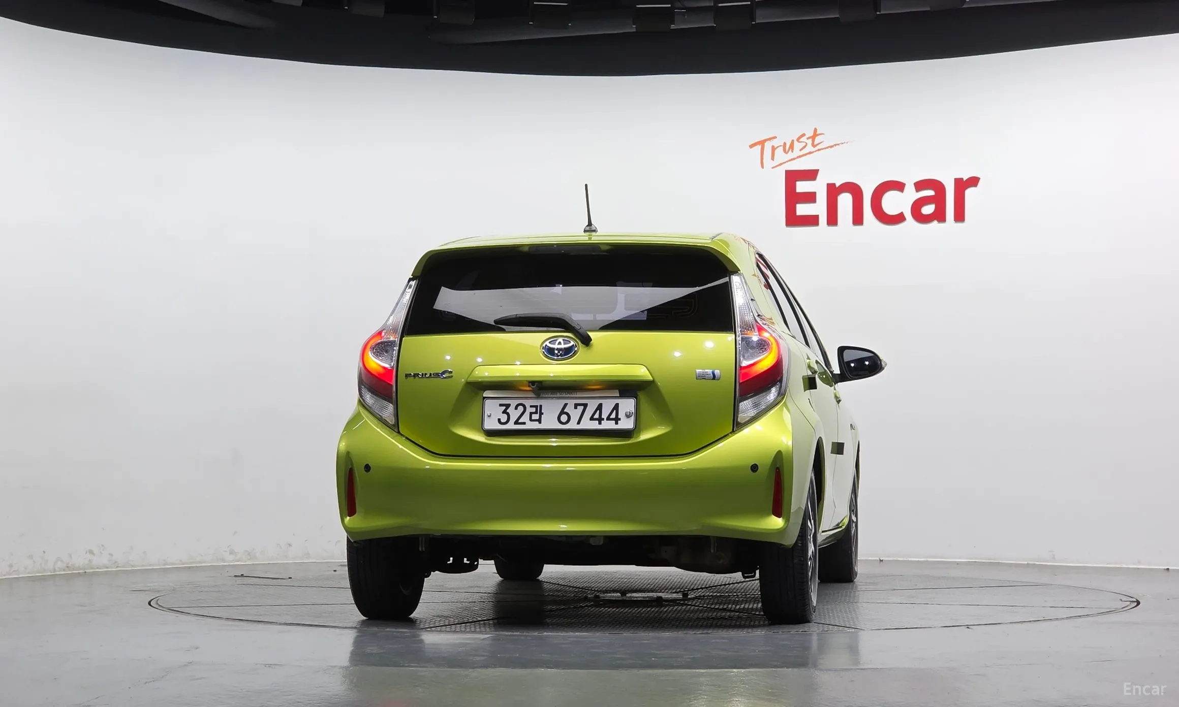 Toyota Prius C превью 4