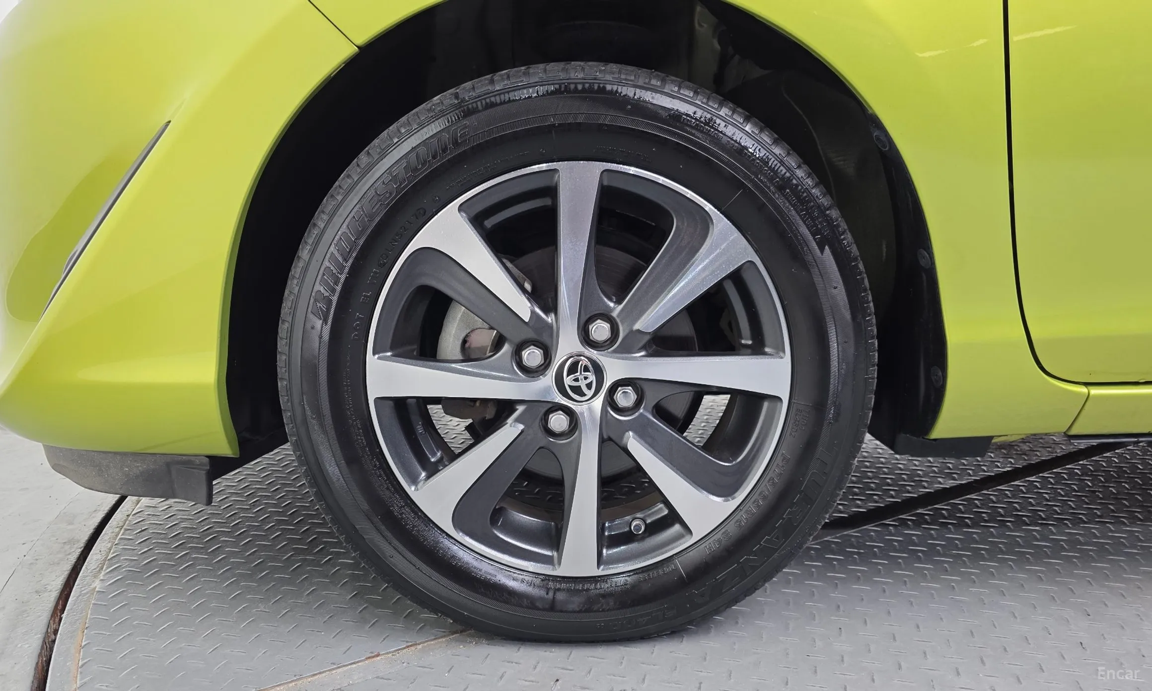 Toyota Prius C превью 5
