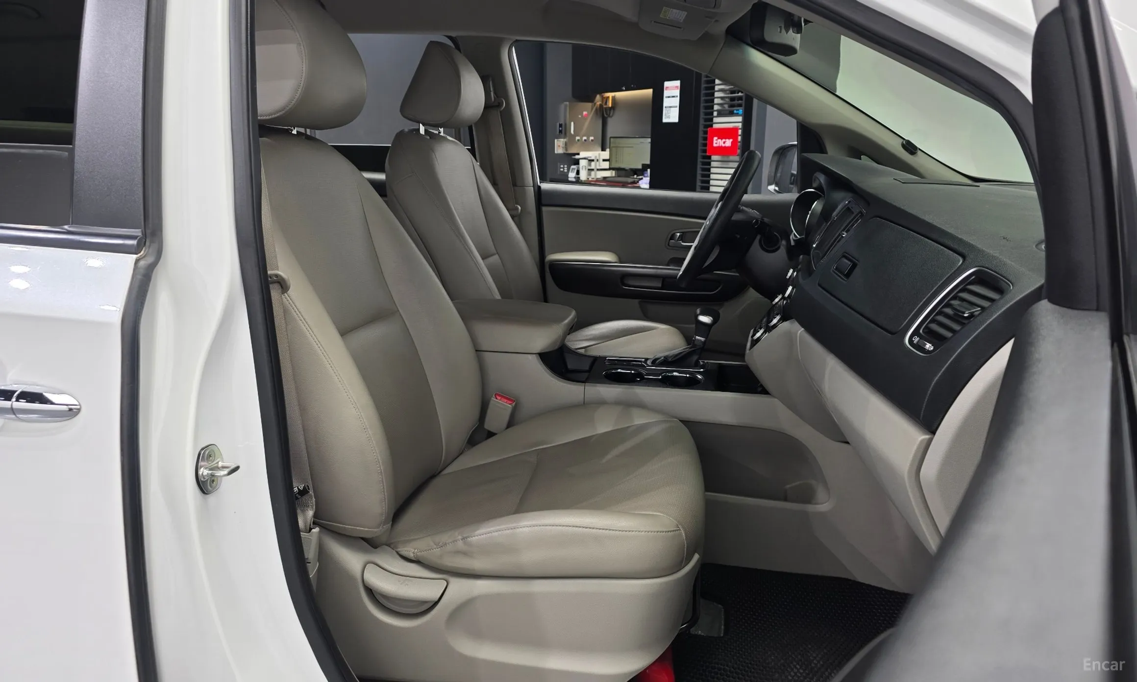 Kia Carnival превью 11