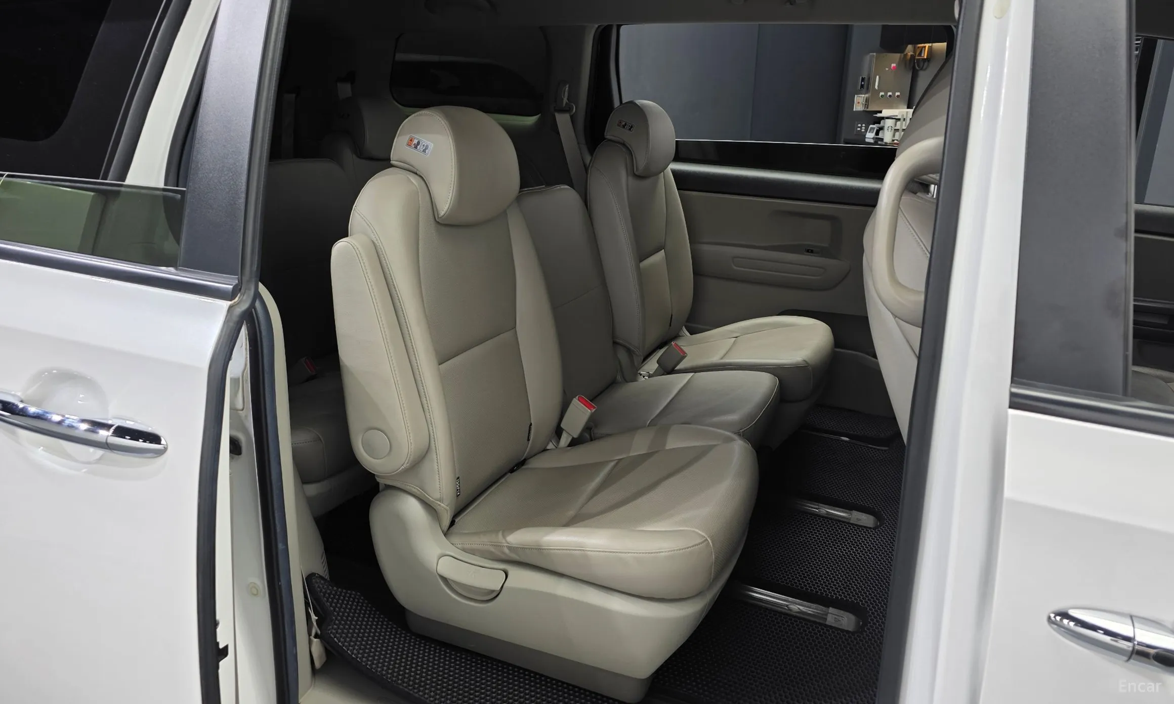 Kia Carnival превью 12