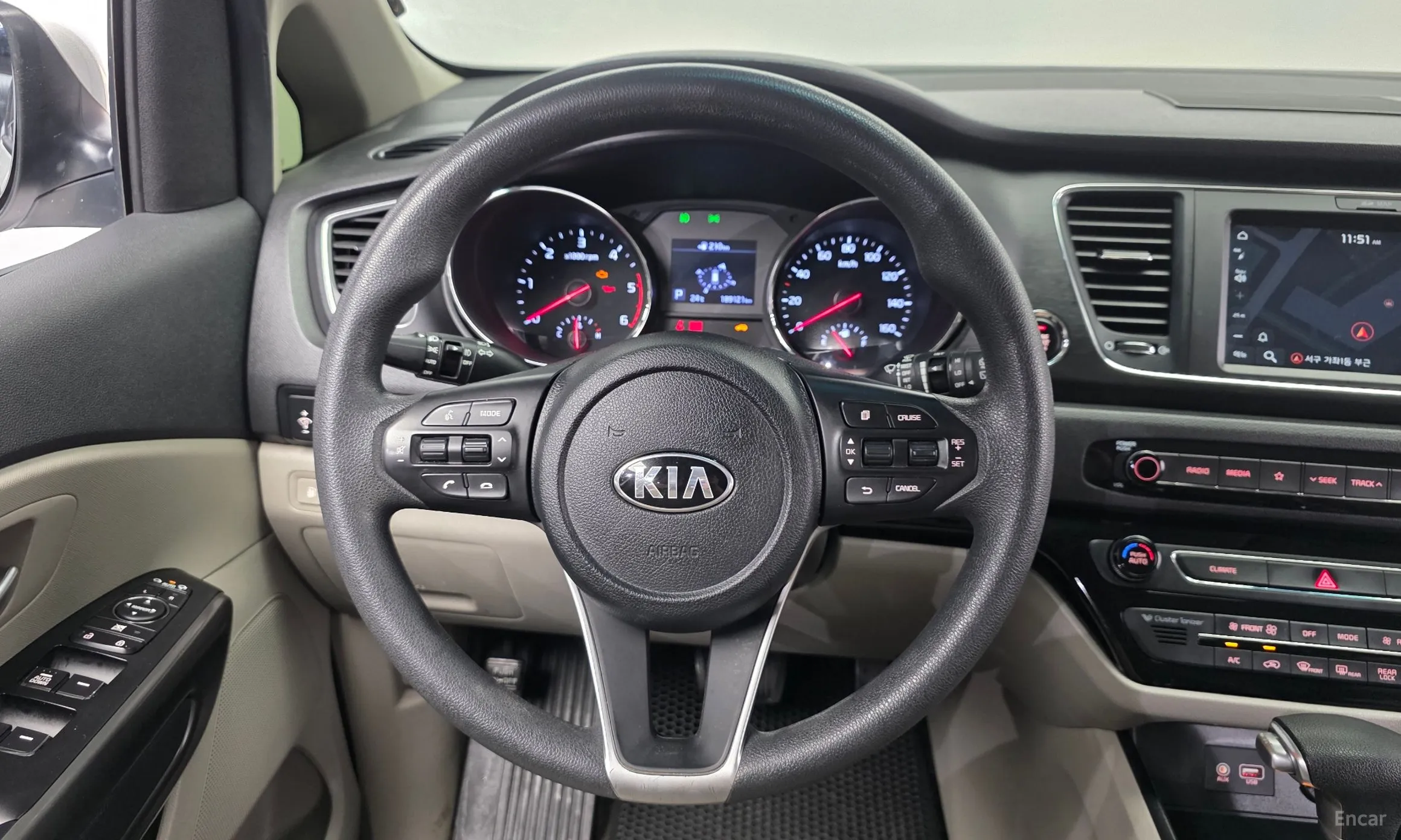 Kia Carnival превью 13
