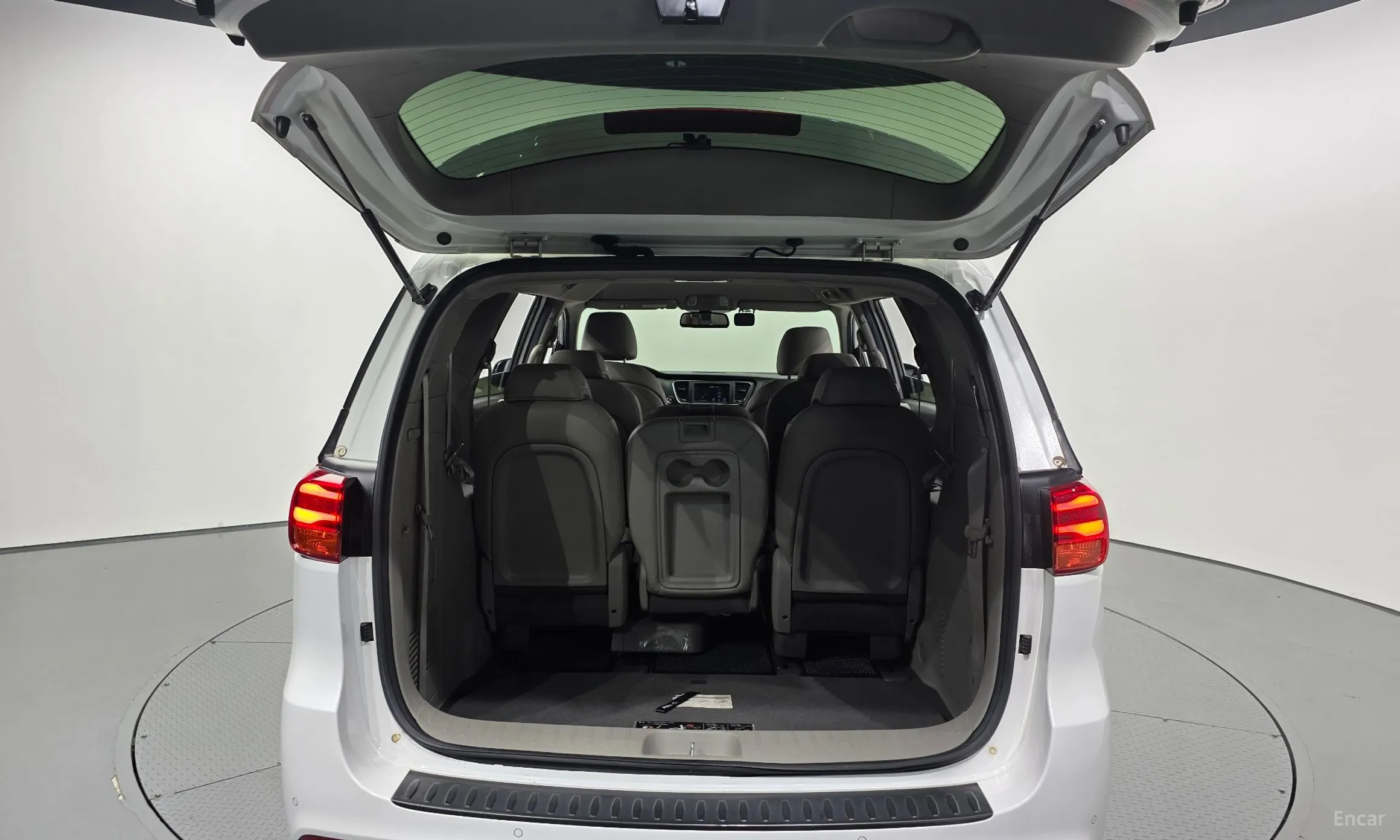 Kia Carnival превью 20