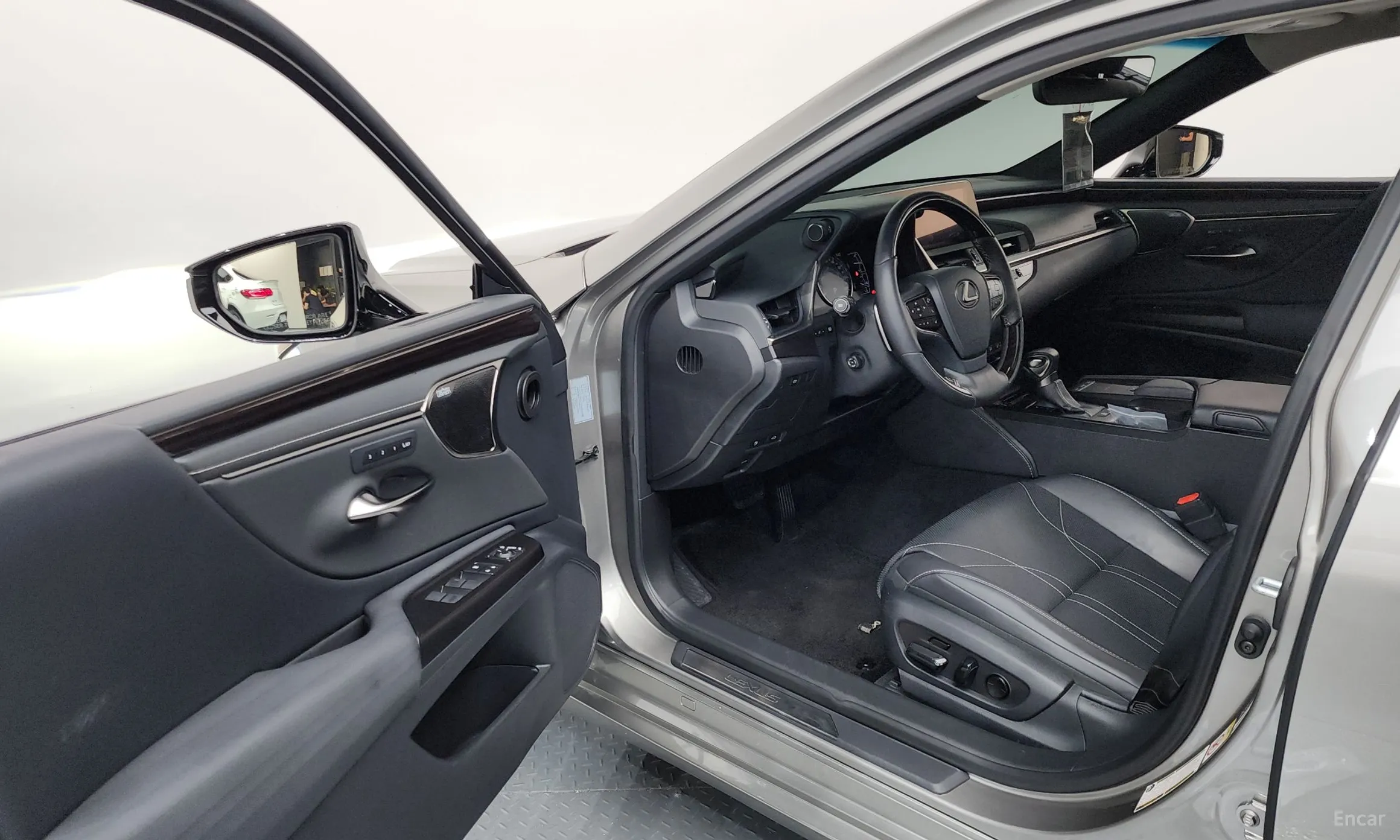 Lexus ES300h 7th Generation превью 10