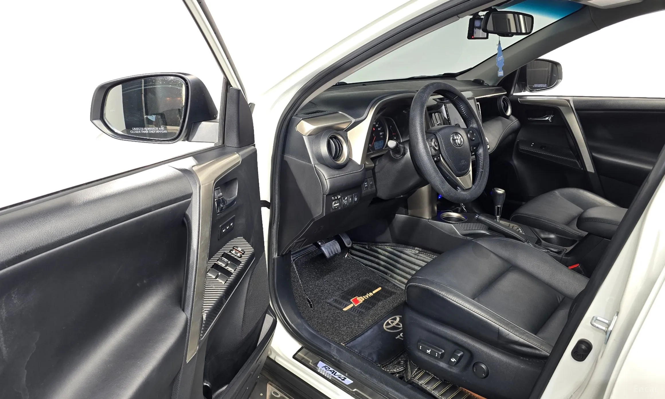 Toyota RAV4 превью 10