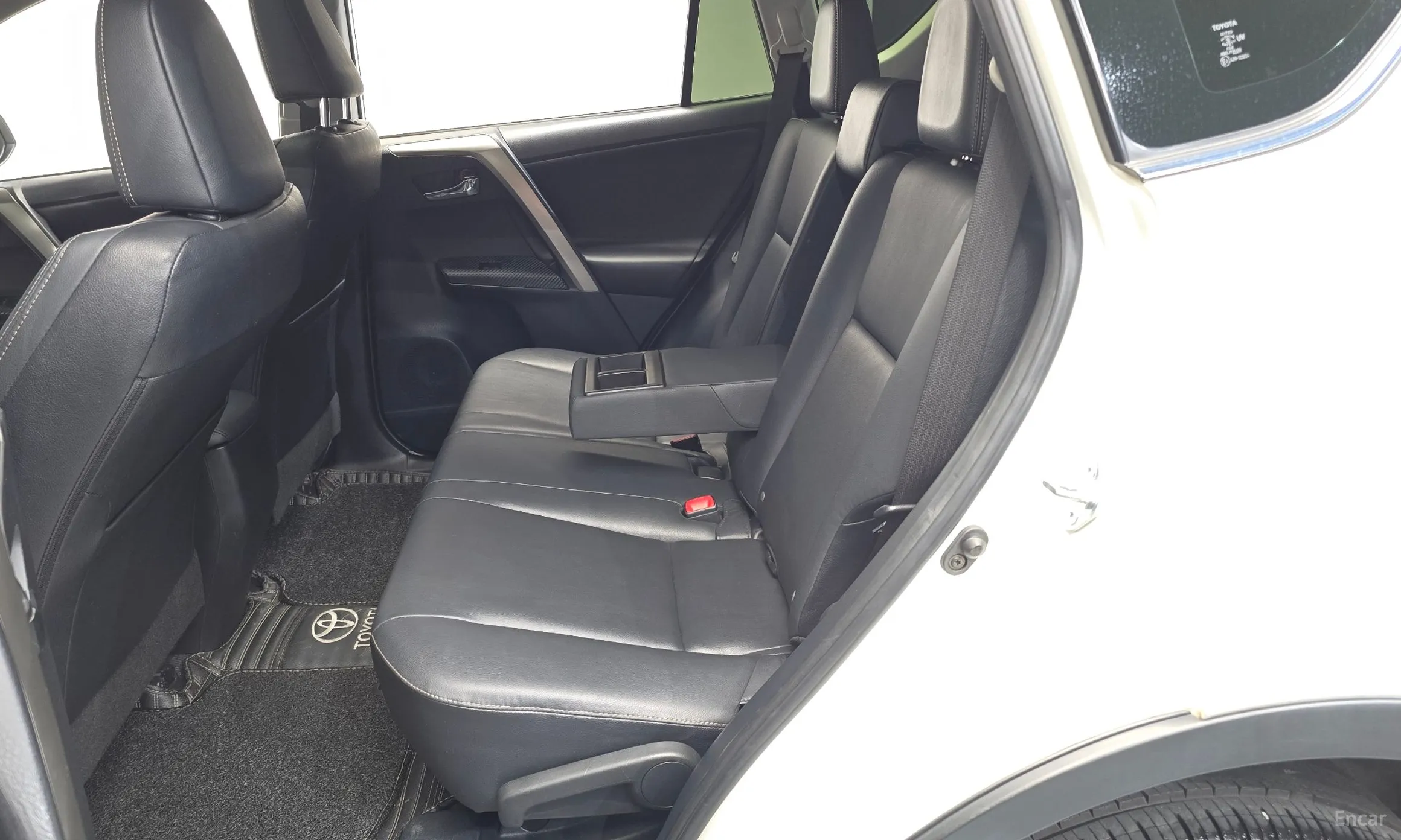 Toyota RAV4 превью 11