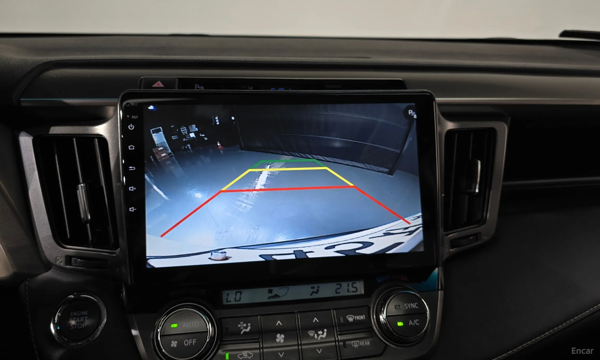 Toyota RAV4 превью 13