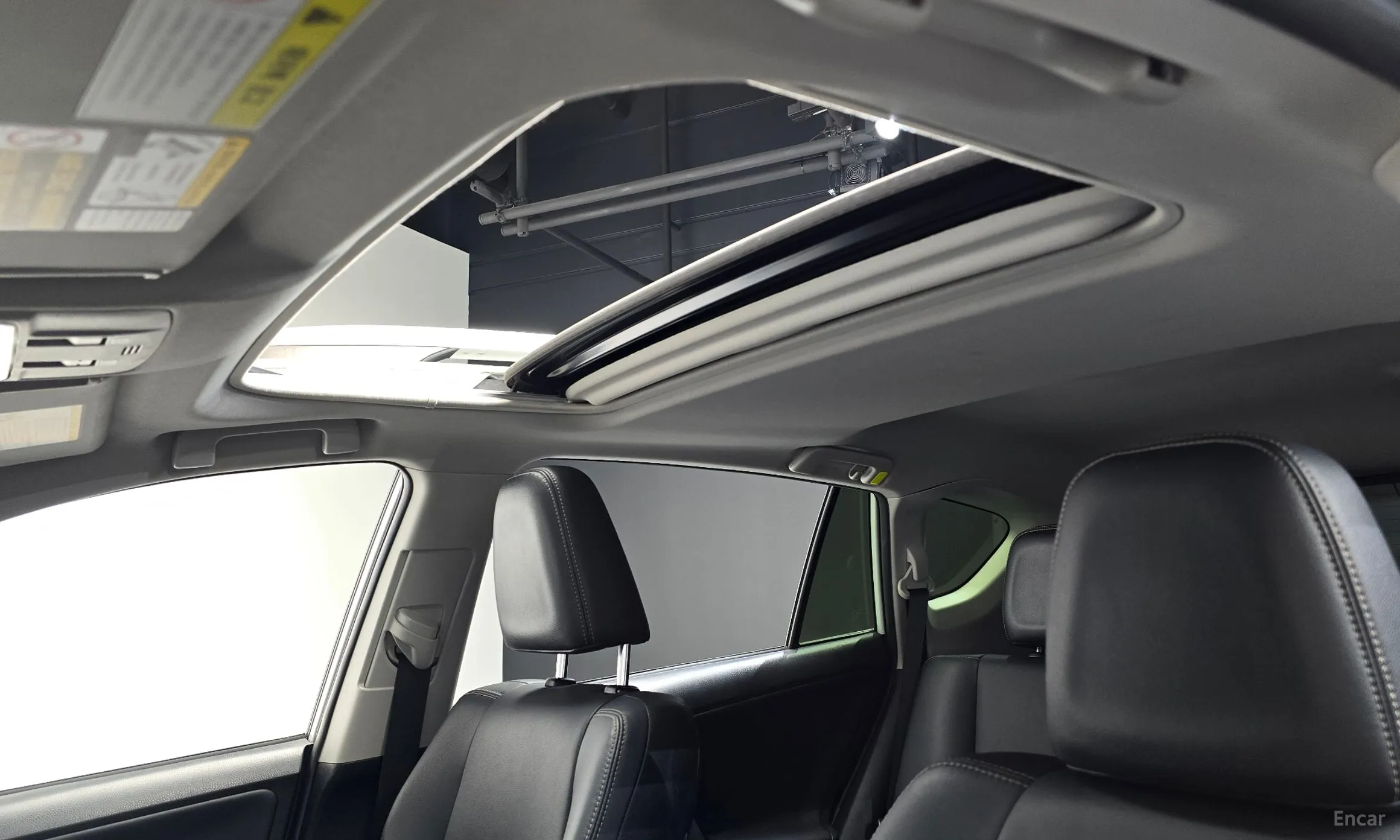 Toyota RAV4 превью 14