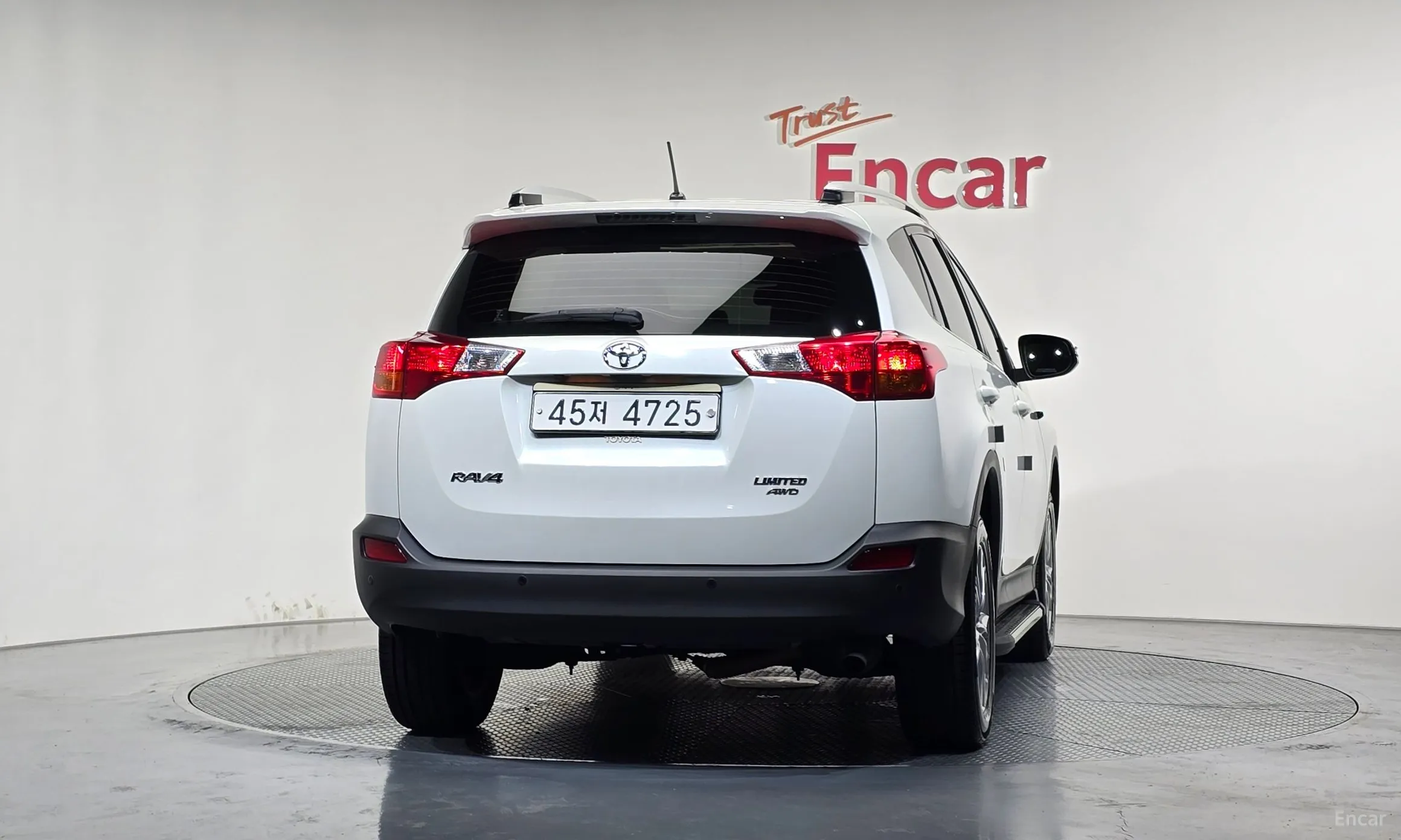 Toyota RAV4 превью 4
