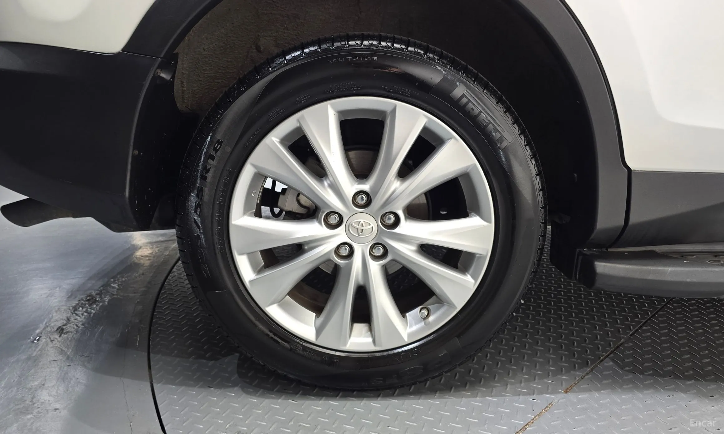 Toyota RAV4 превью 5
