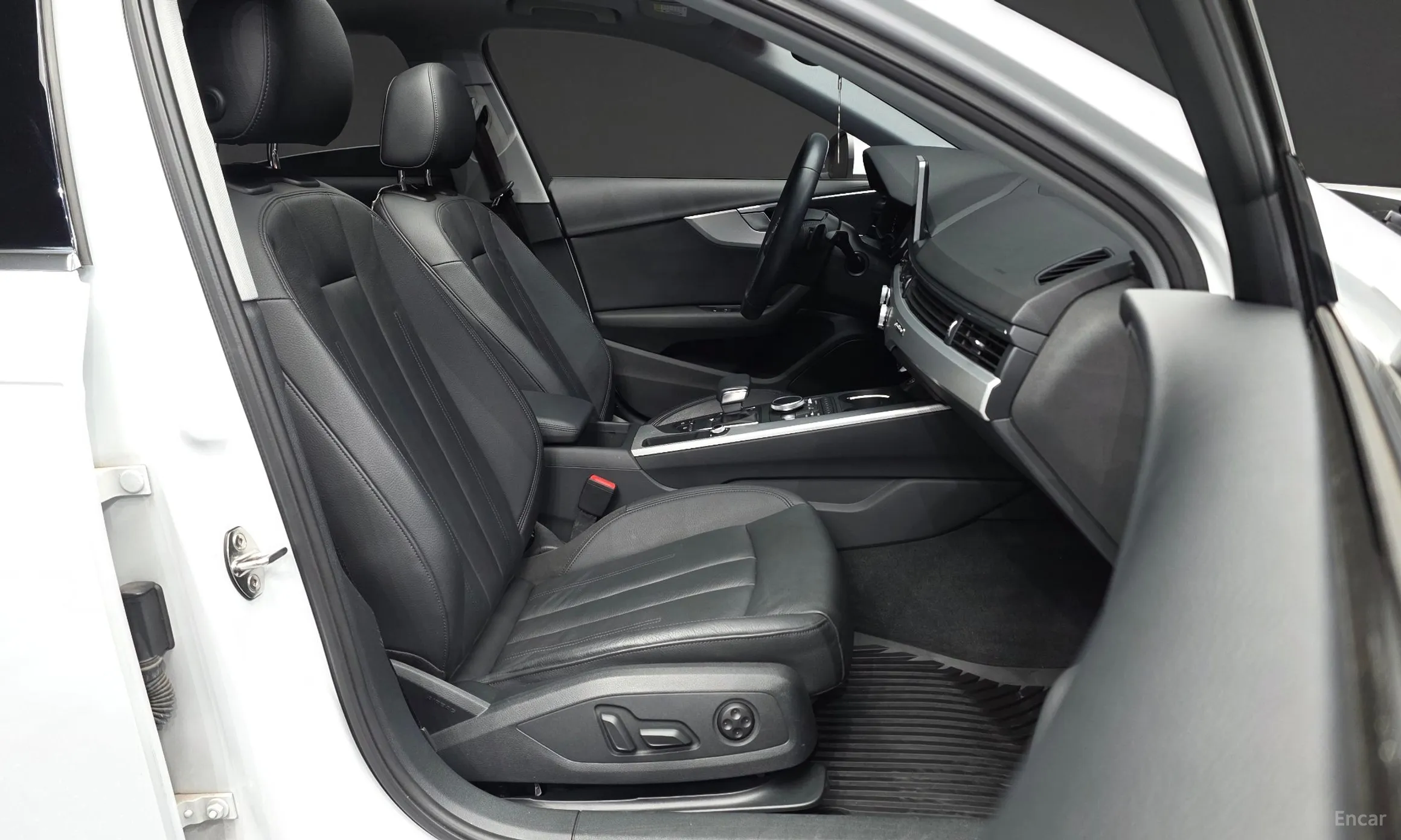 Audi A4 (B9) превью 11